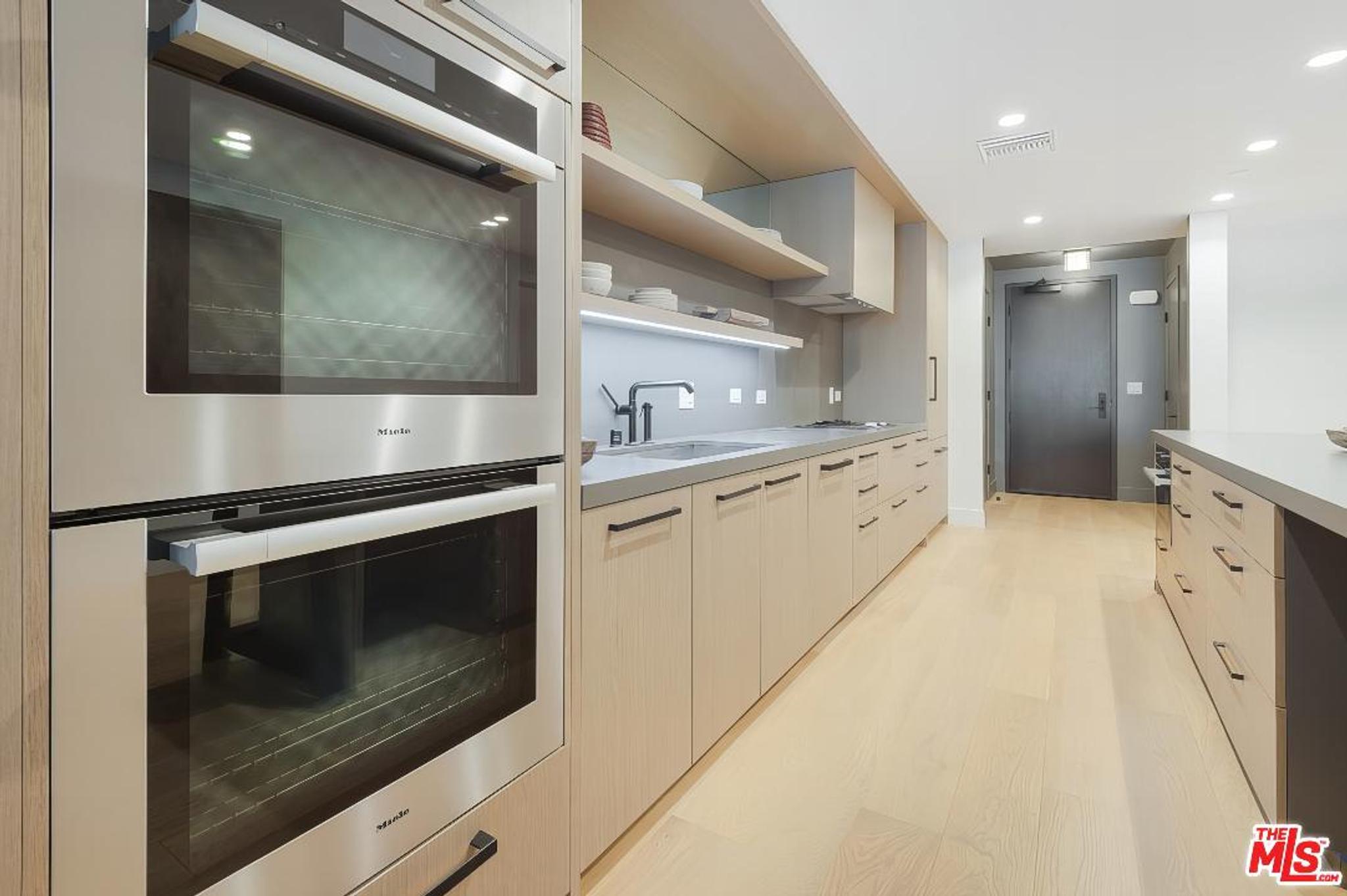10777 Wilshire #302, view 4