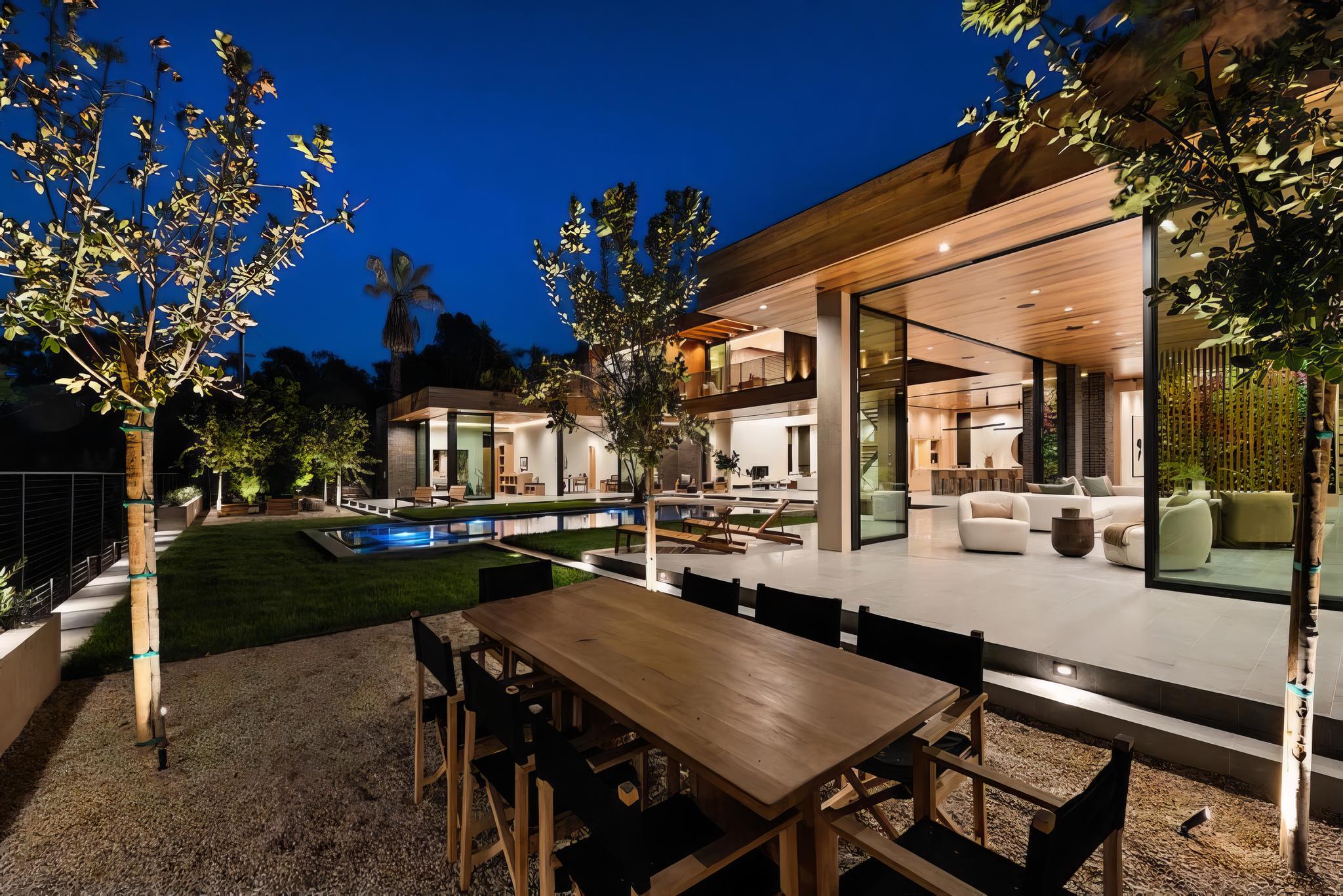 Oak Pass Manor, view 23