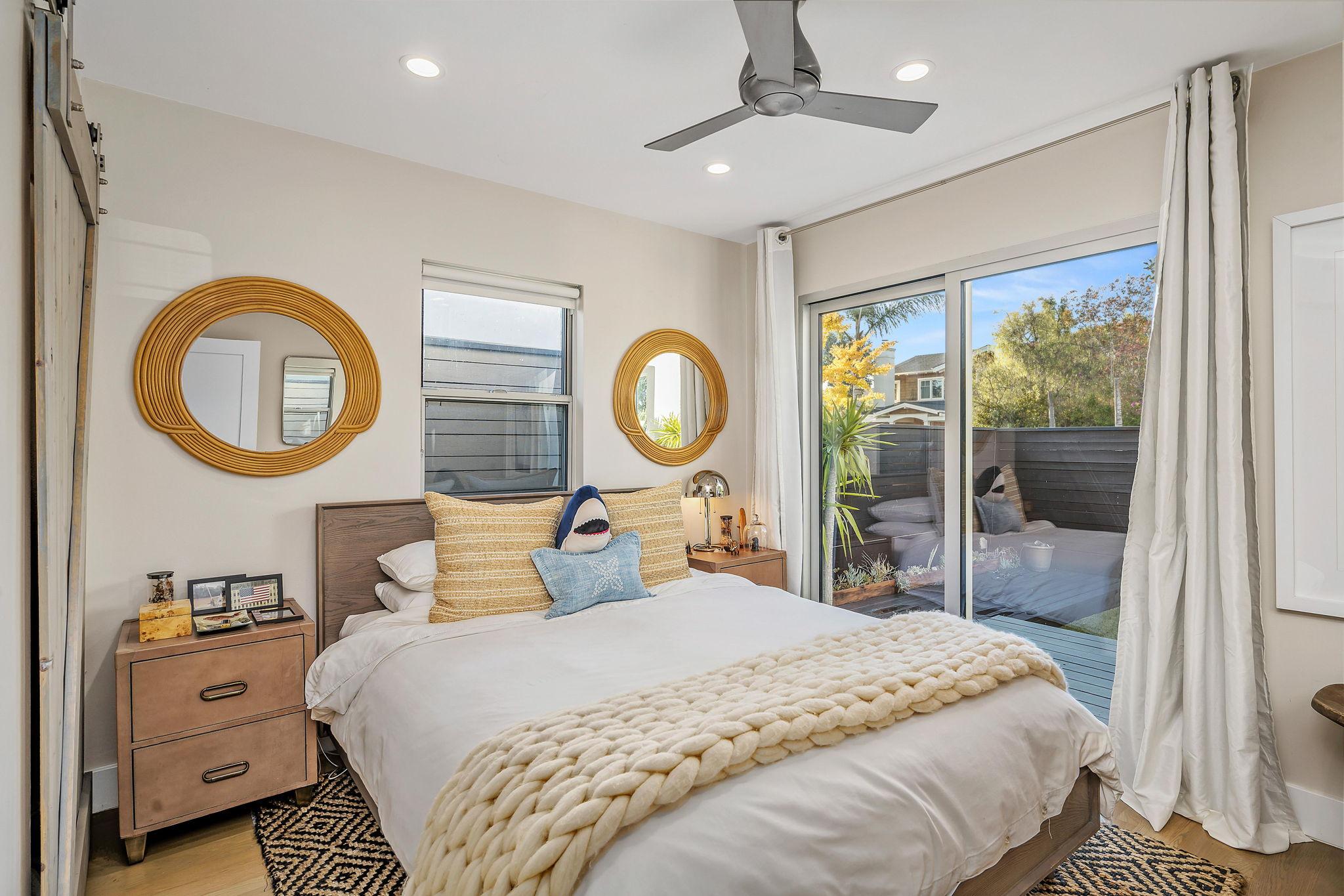 940 Venezia Ave, view 2