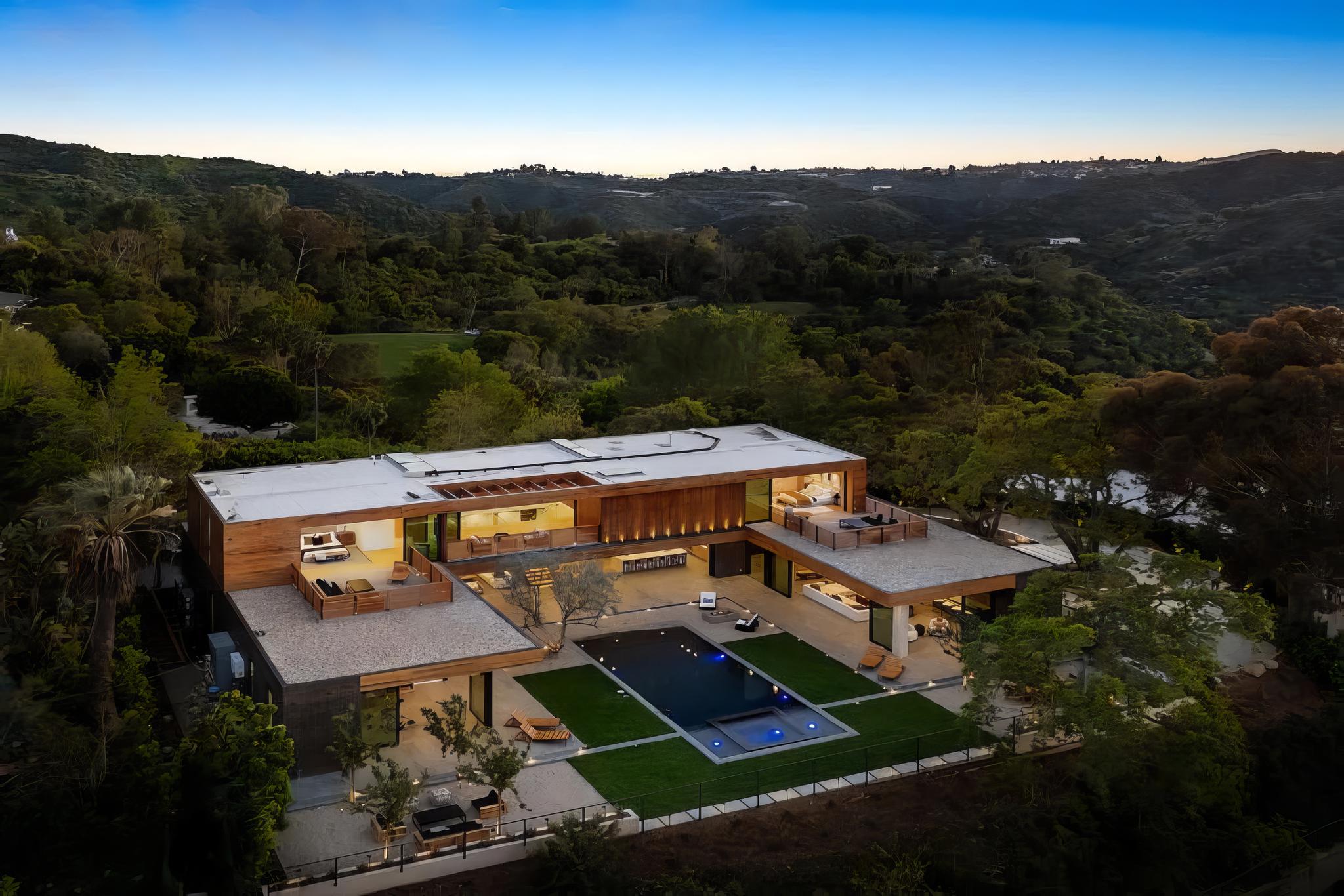 Oak Pass Manor