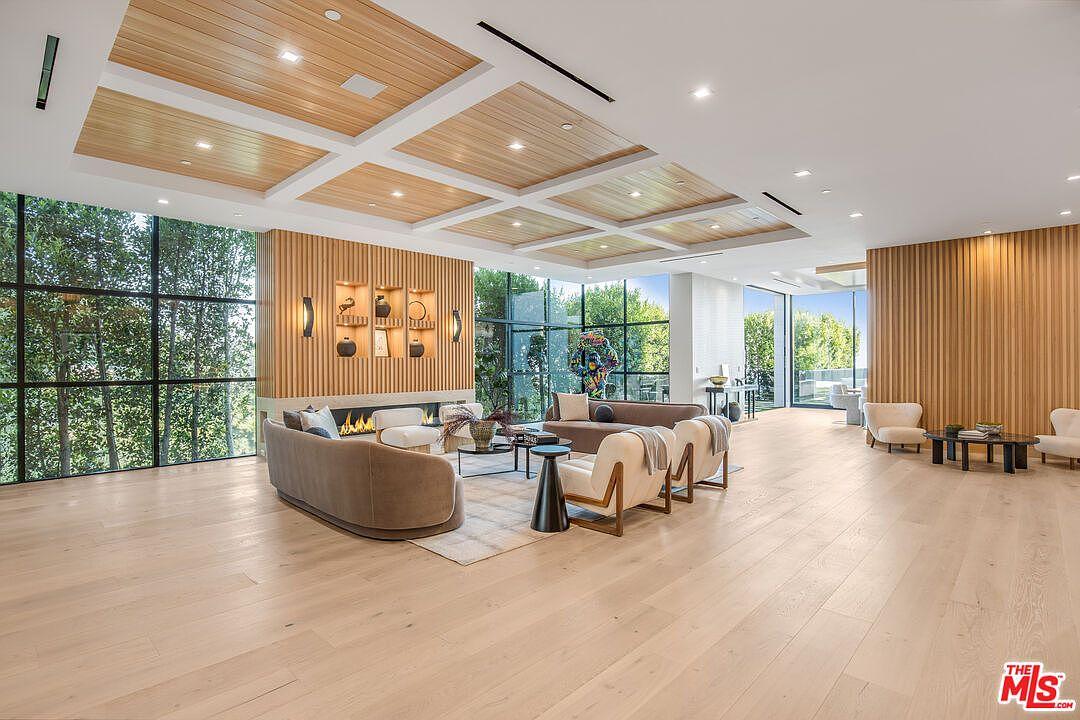 1033 Somera Rd, view 7