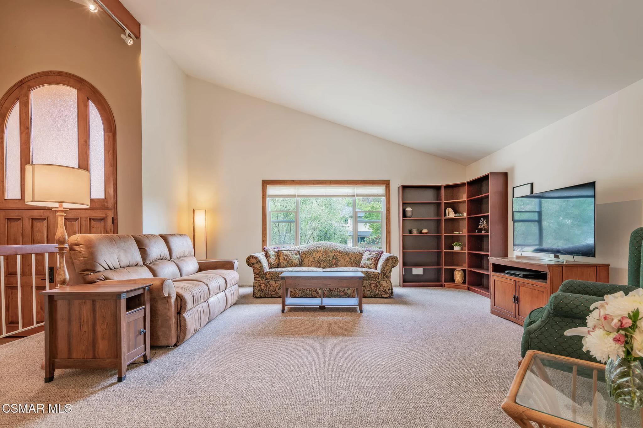 265 W Sidlee St, view 3
