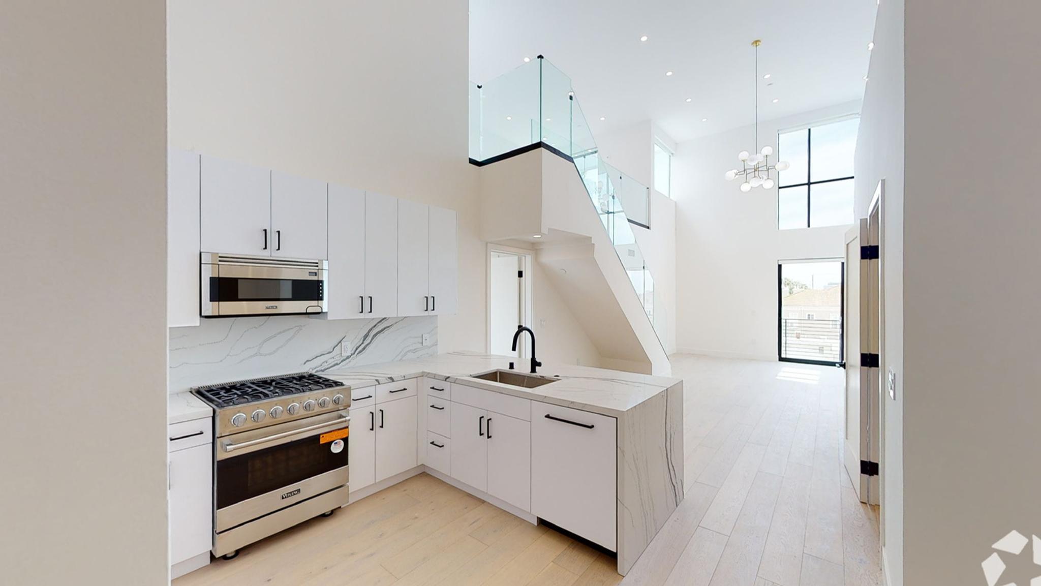 105 S. Doheny Drive, view 3