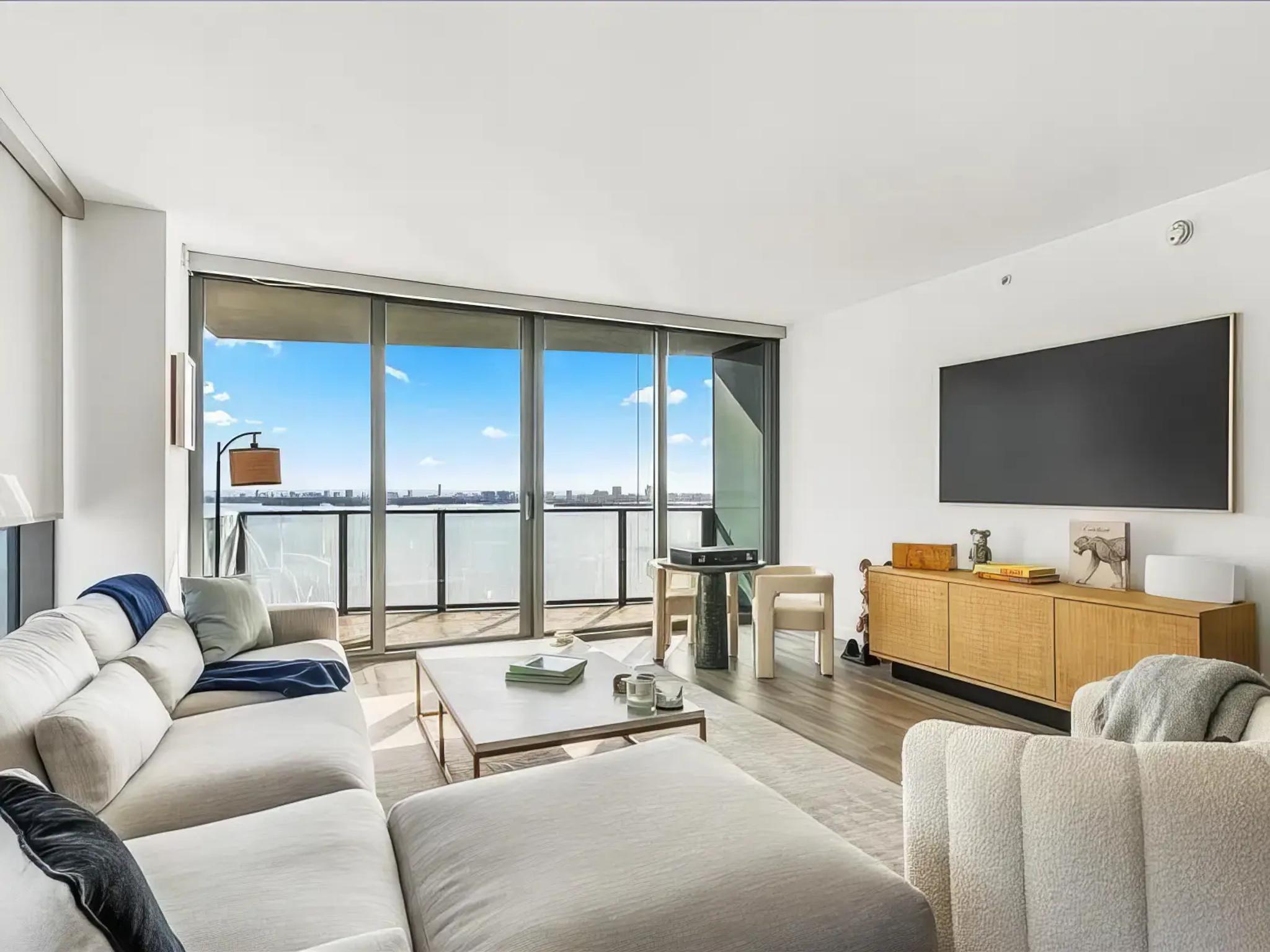 460 NE 28th St, view 6