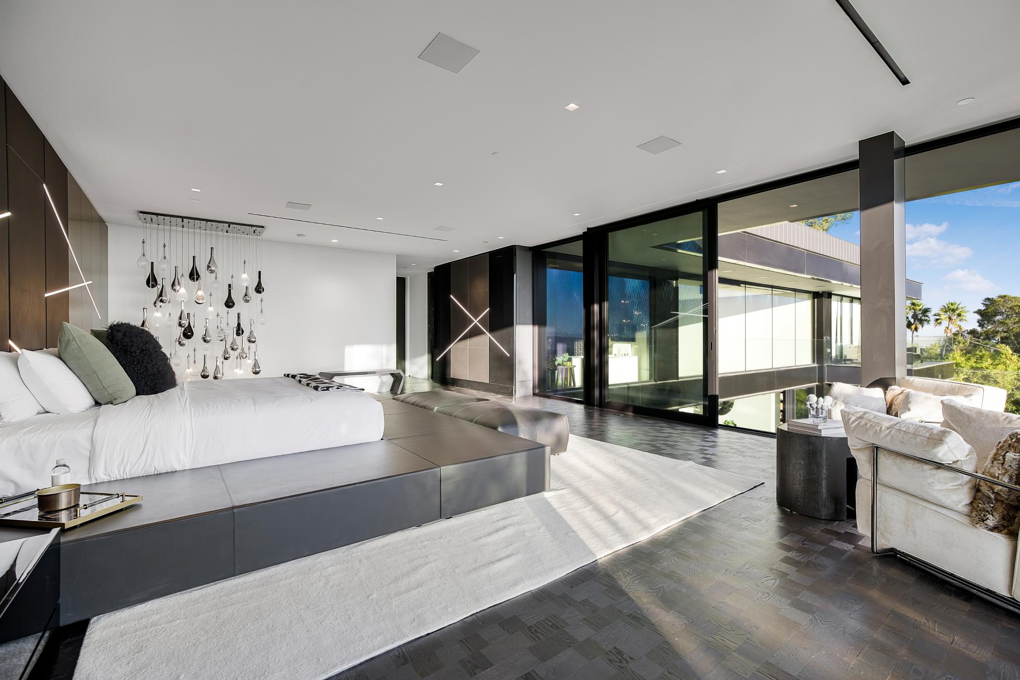 1369 Londonderry Pl, view 12