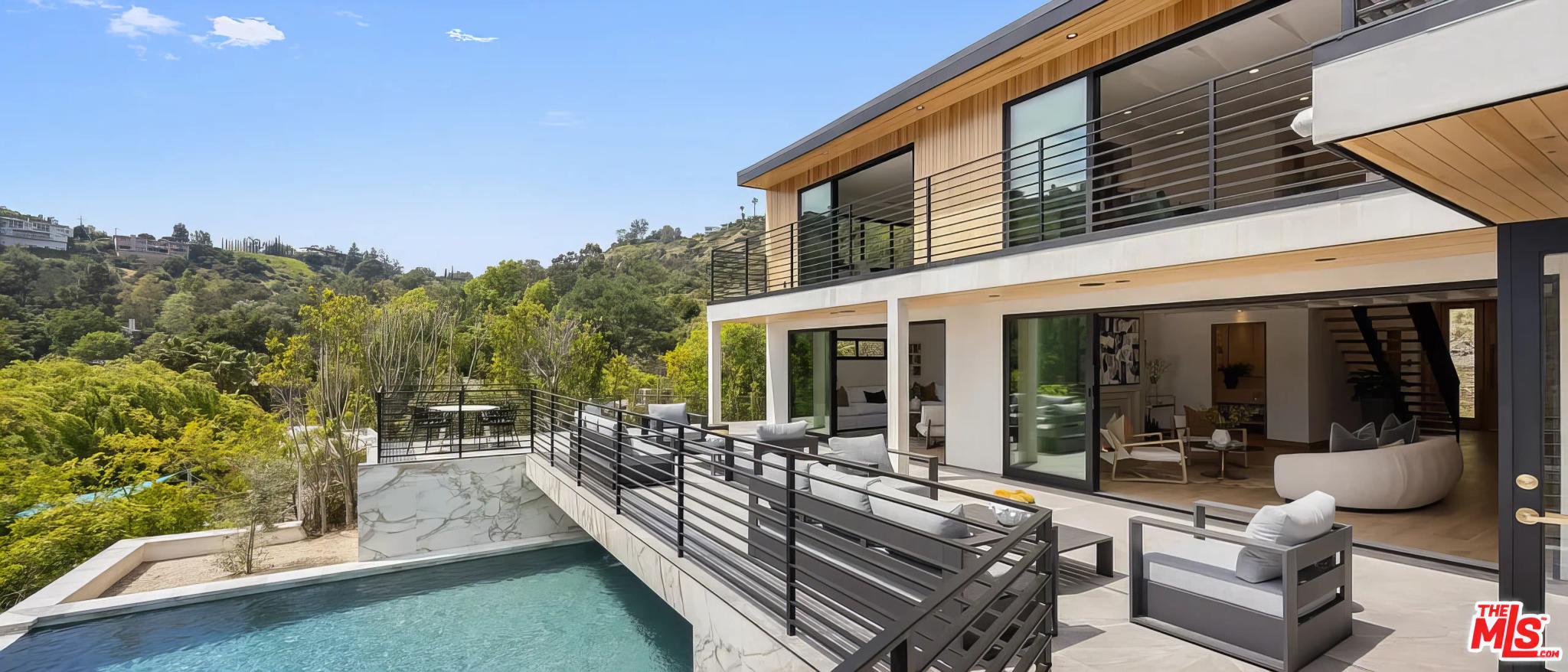 2673 Zorada Dr, view 2