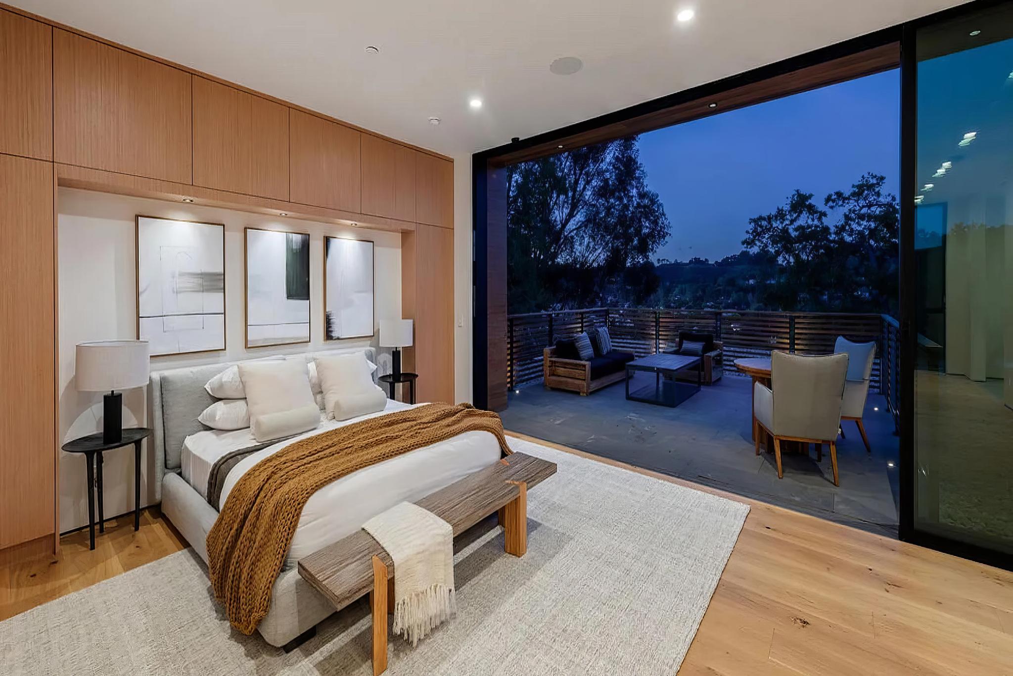 Oak Pass Manor, view 21
