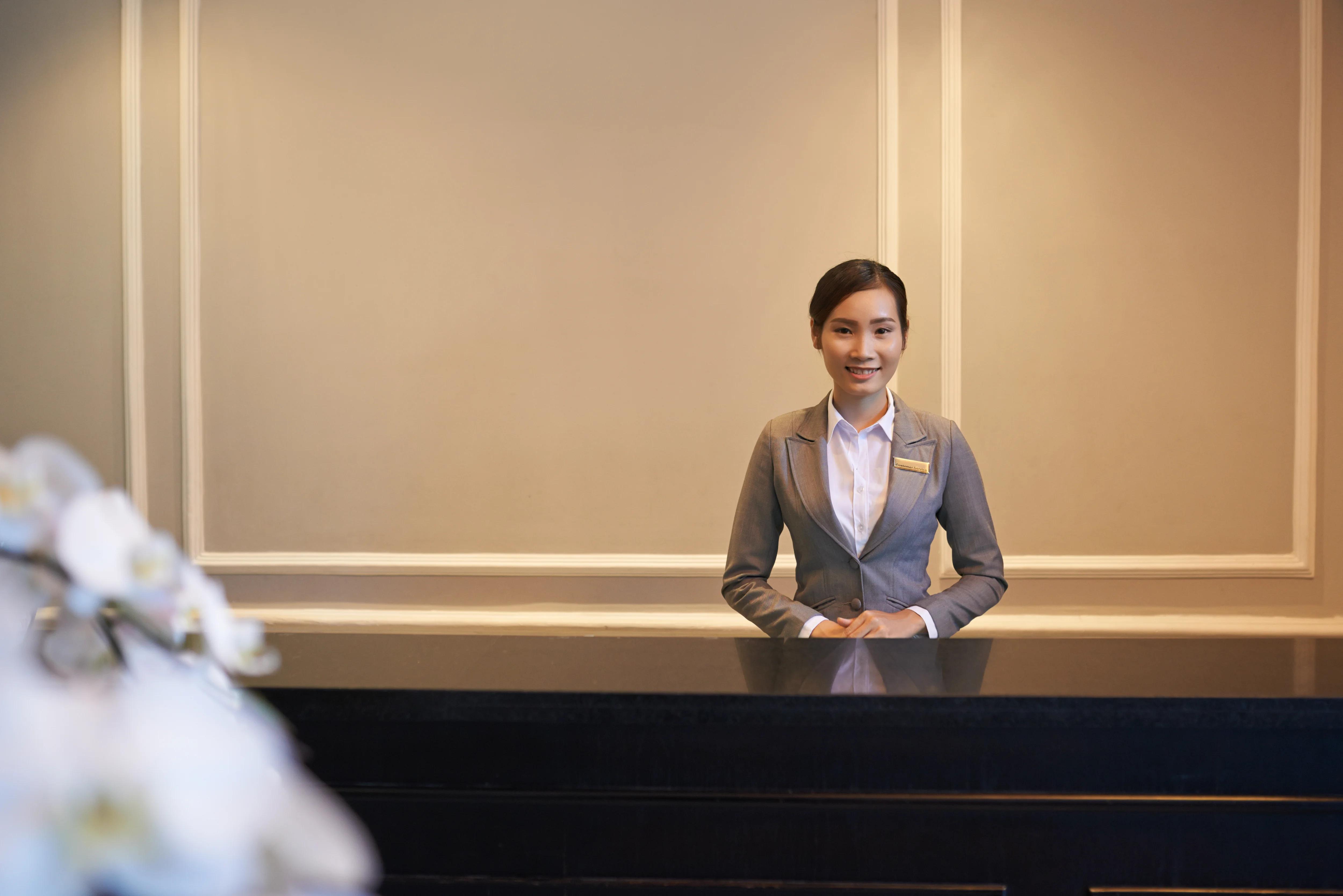 How to hire a private concierge — professional concierge at luxury reception desk, representing boutique concierge services by Cadiz & Lluis
