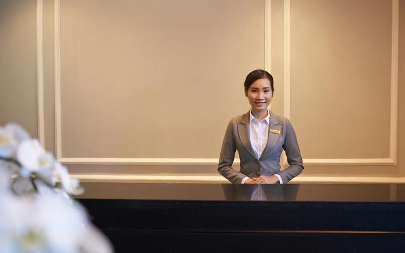 How to hire a private concierge — professional concierge at luxury reception desk, representing boutique concierge services by Cadiz & Lluis