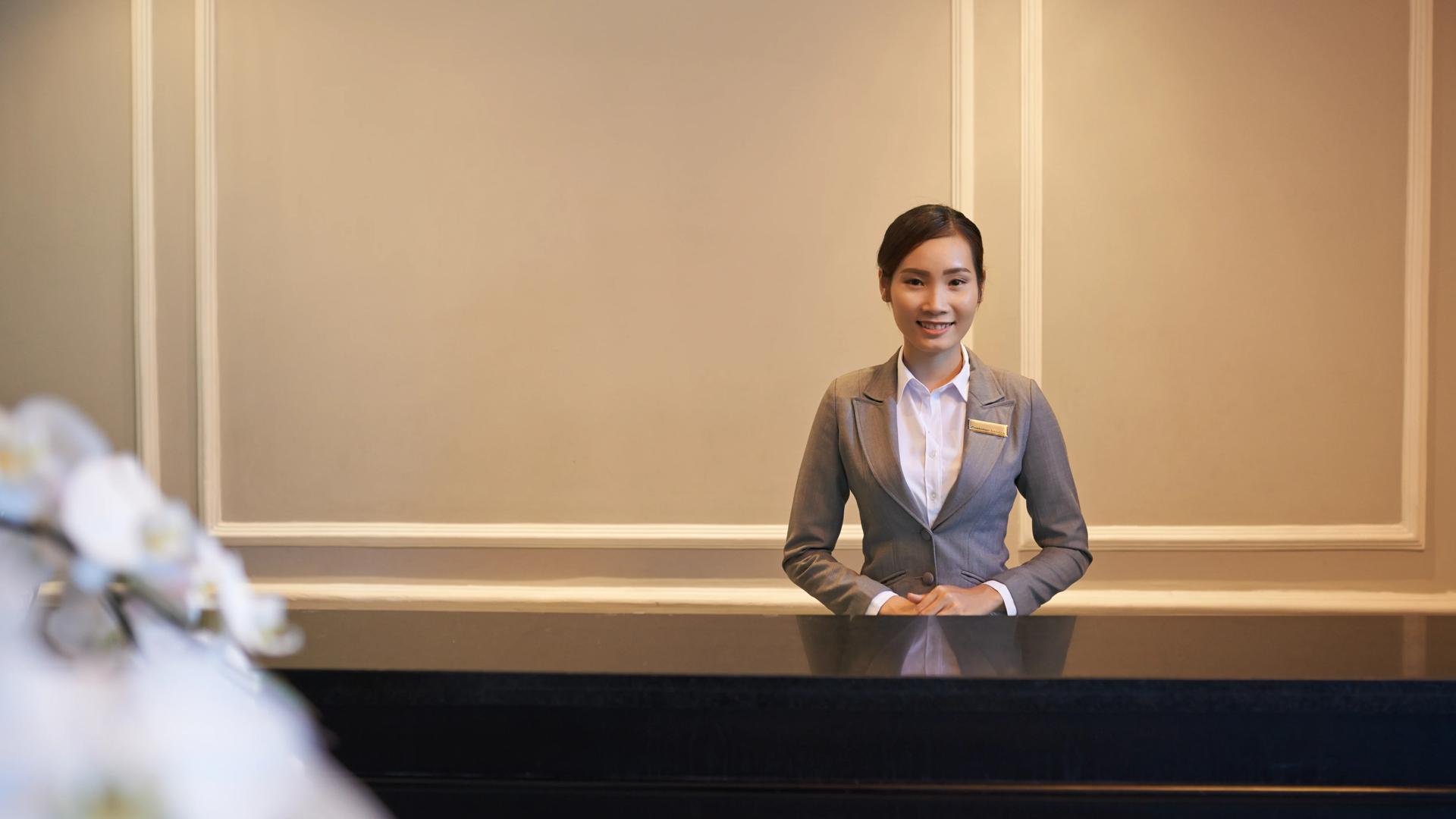 How to hire a private concierge — professional concierge at luxury reception desk, representing boutique concierge services by Cadiz & Lluis