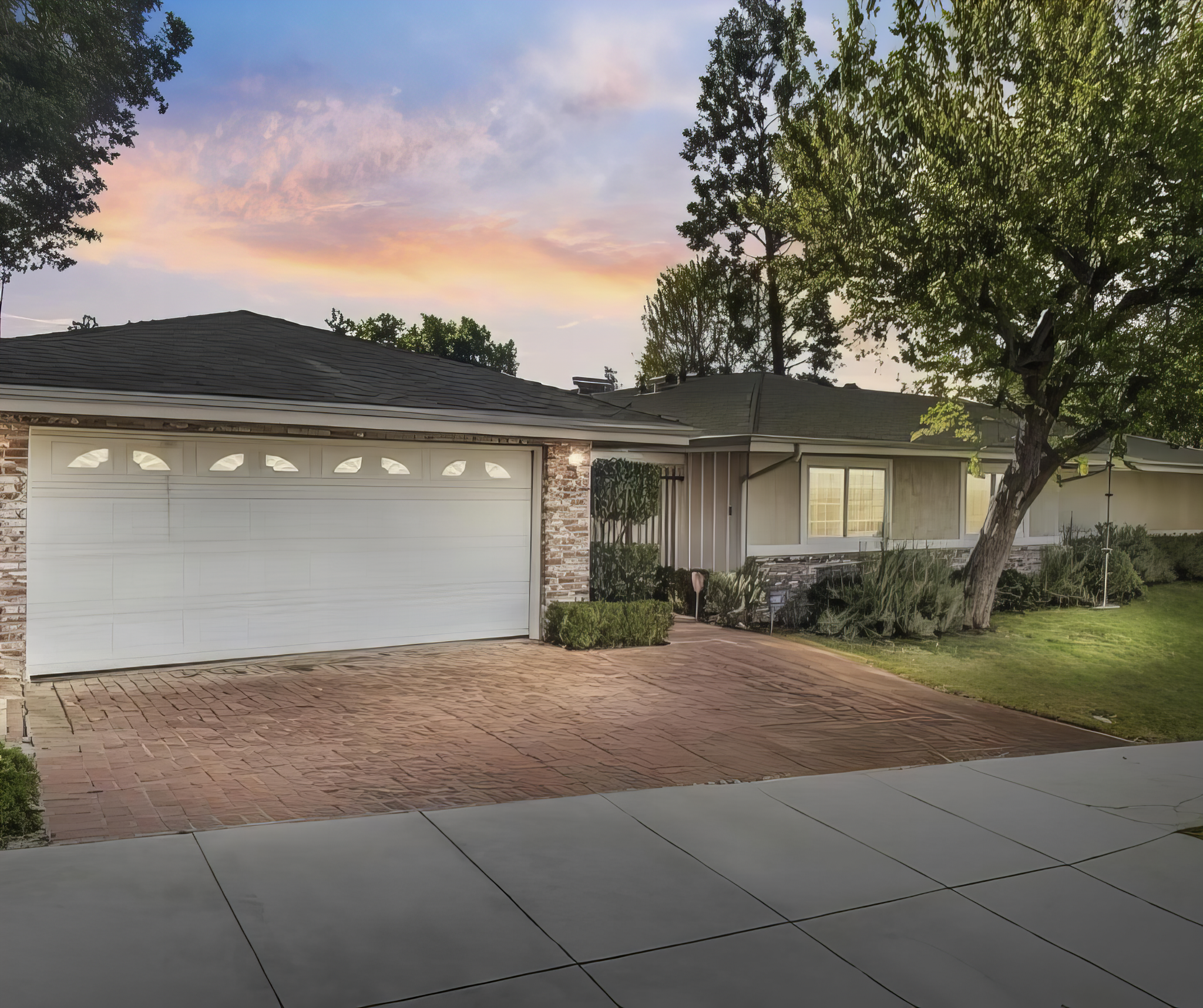 18056 Lake Encino Dr