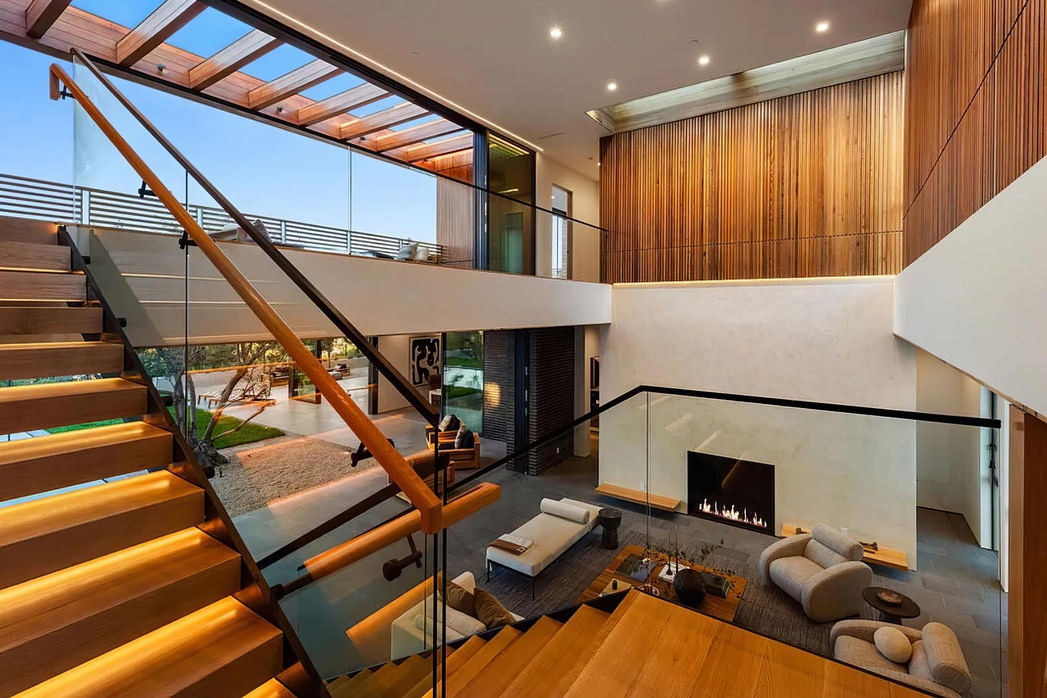 Oak Pass Manor, view 29