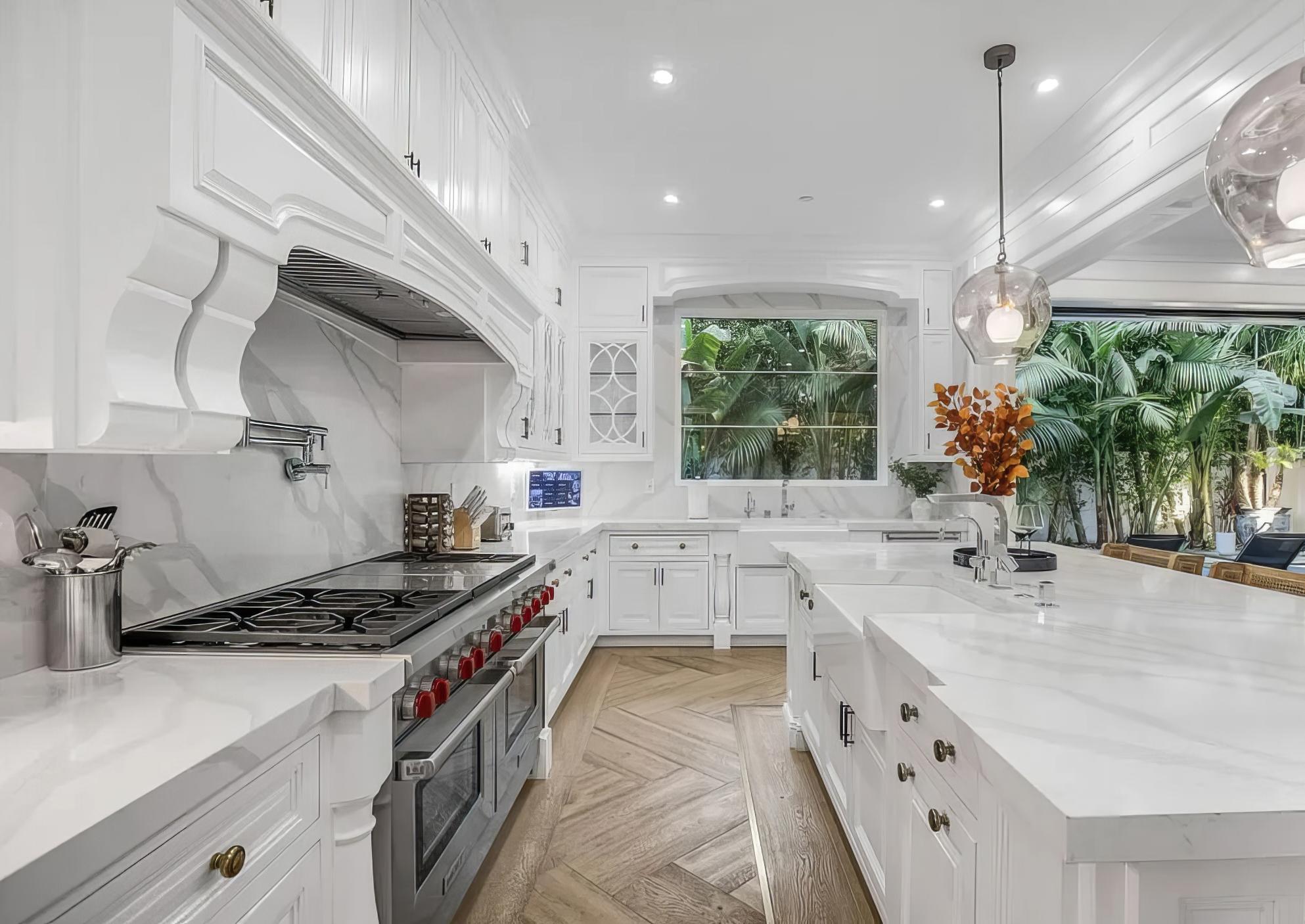 848 N Genesee Ave, view 1