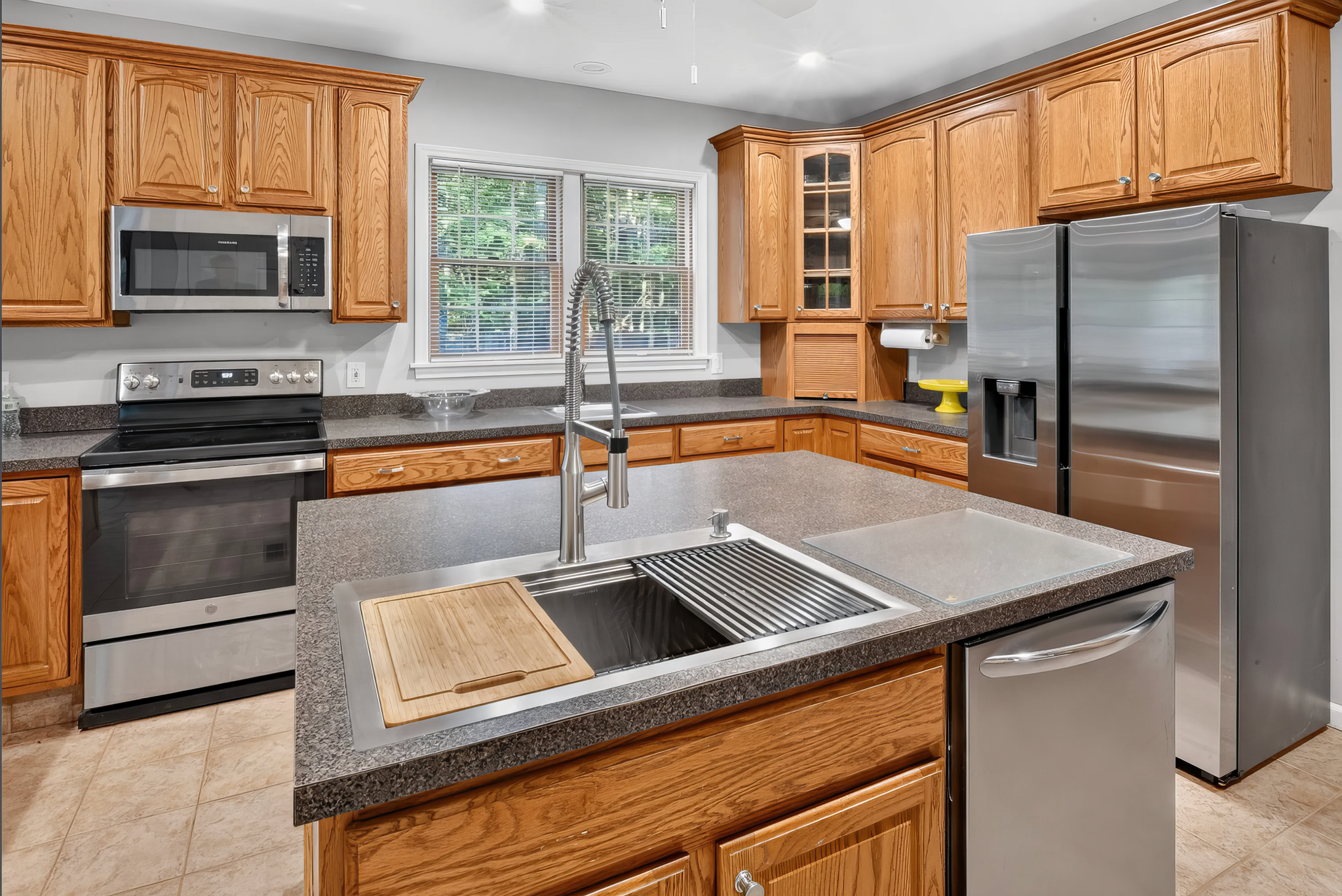 41 Tredwell Ln, view 3