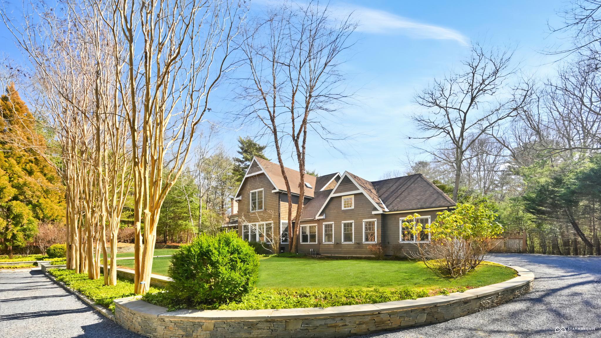 Magnificent on Mile Hill, view 4