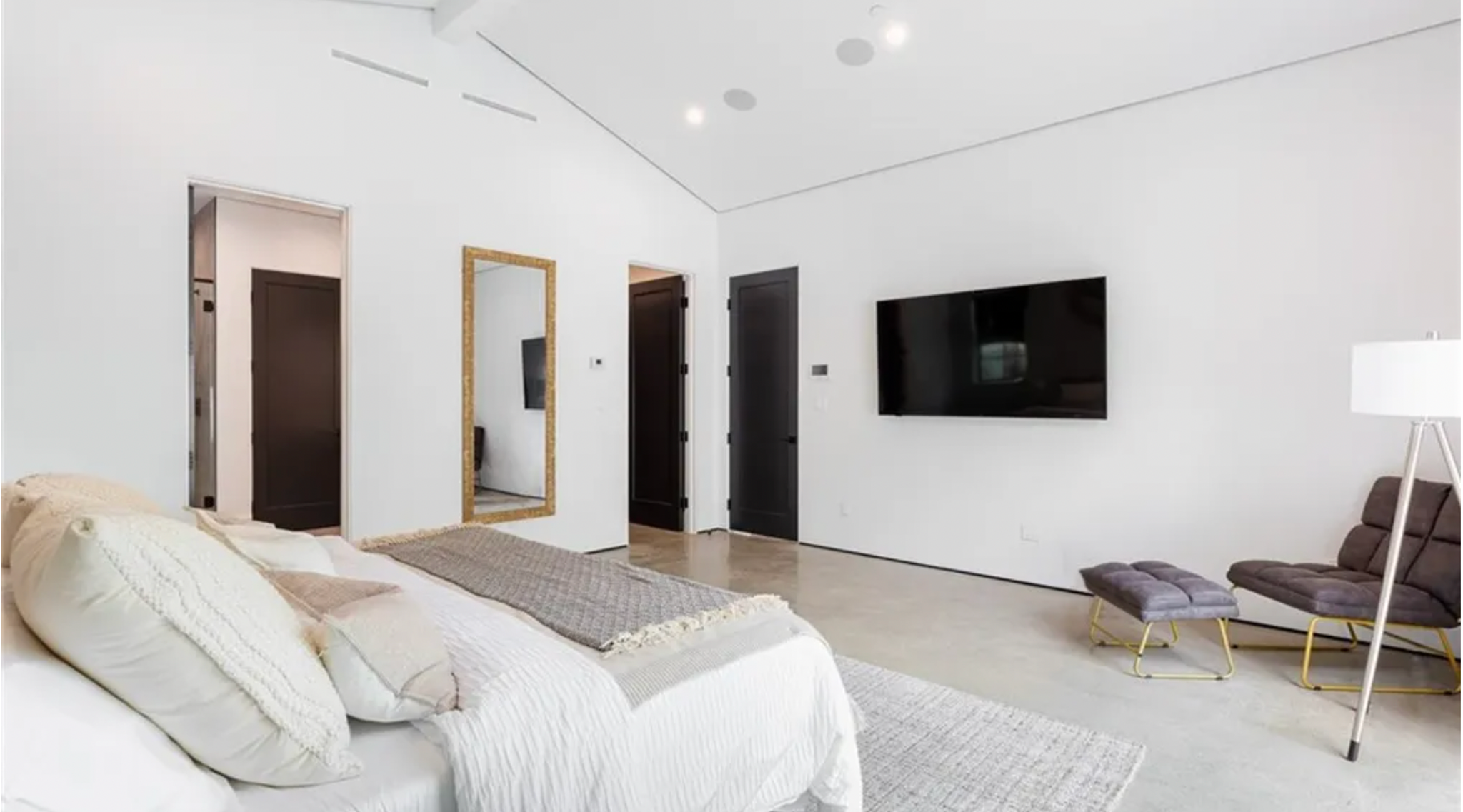4734 Tobias Ave, view 9