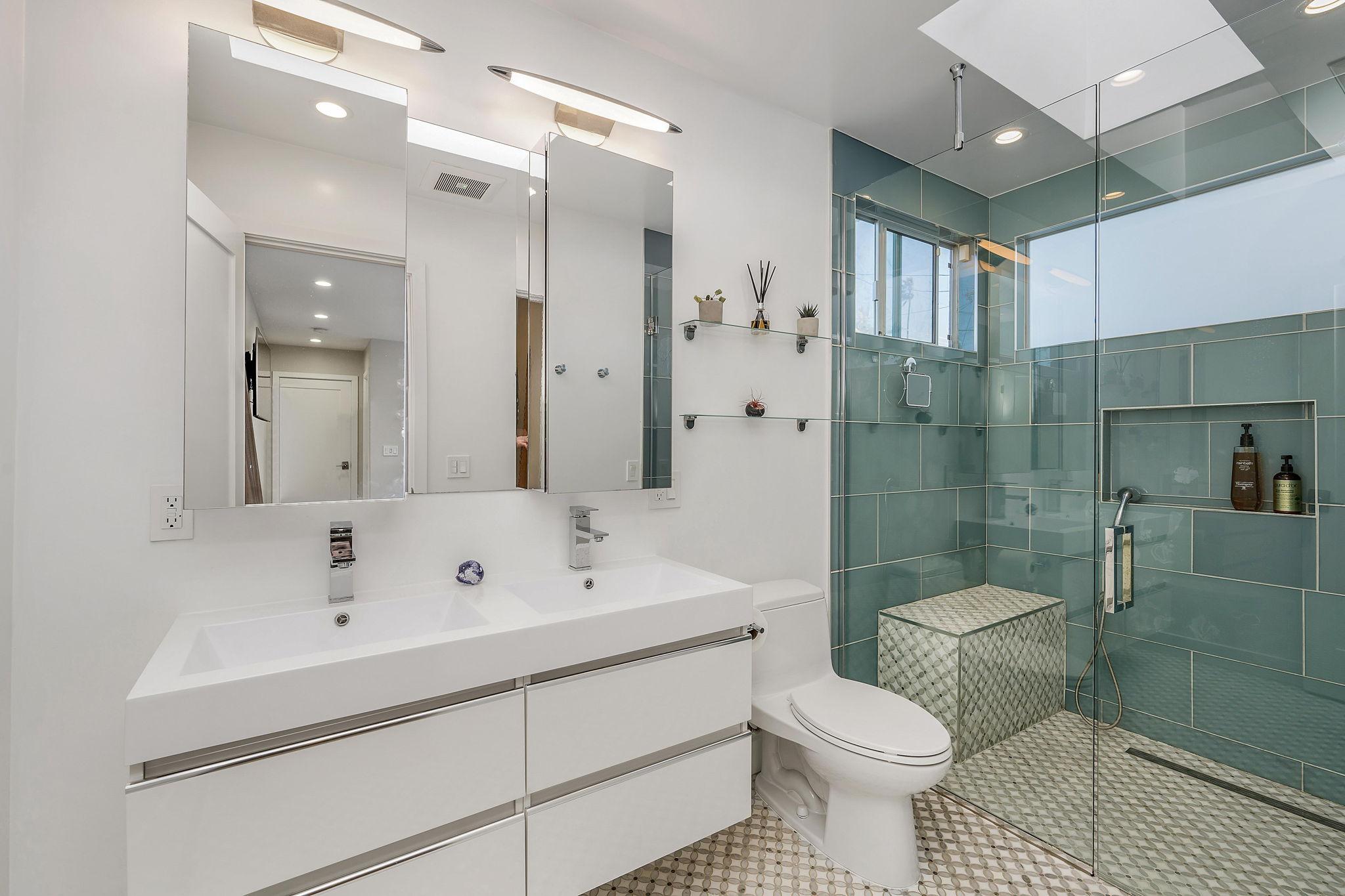 940 Venezia Ave, view 12