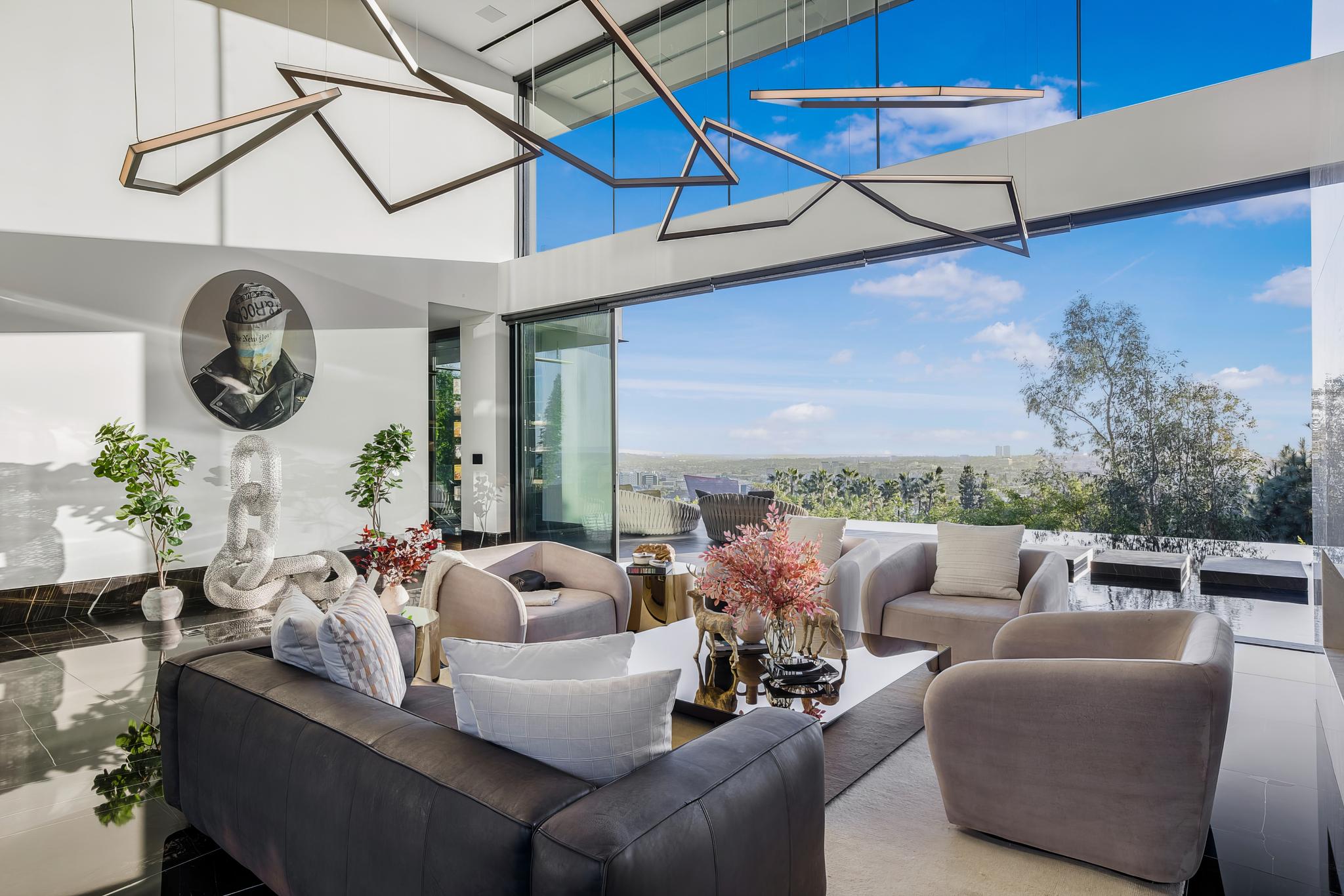 1369 Londonderry Pl, view 1