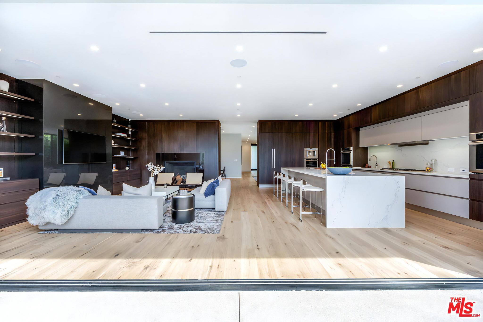 607 N Alta Vista Blvd, interior