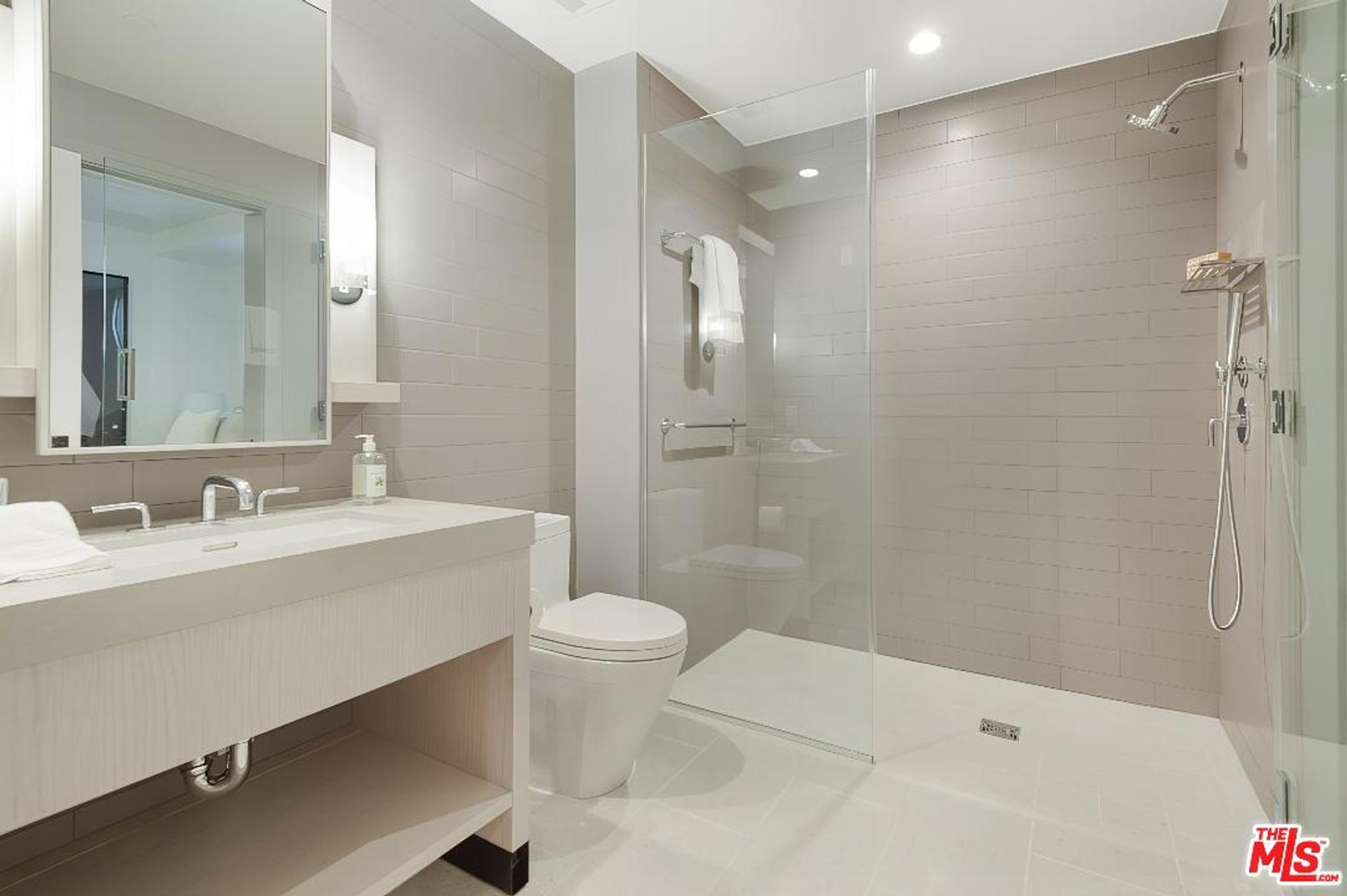 10777 Wilshire #302, view 9