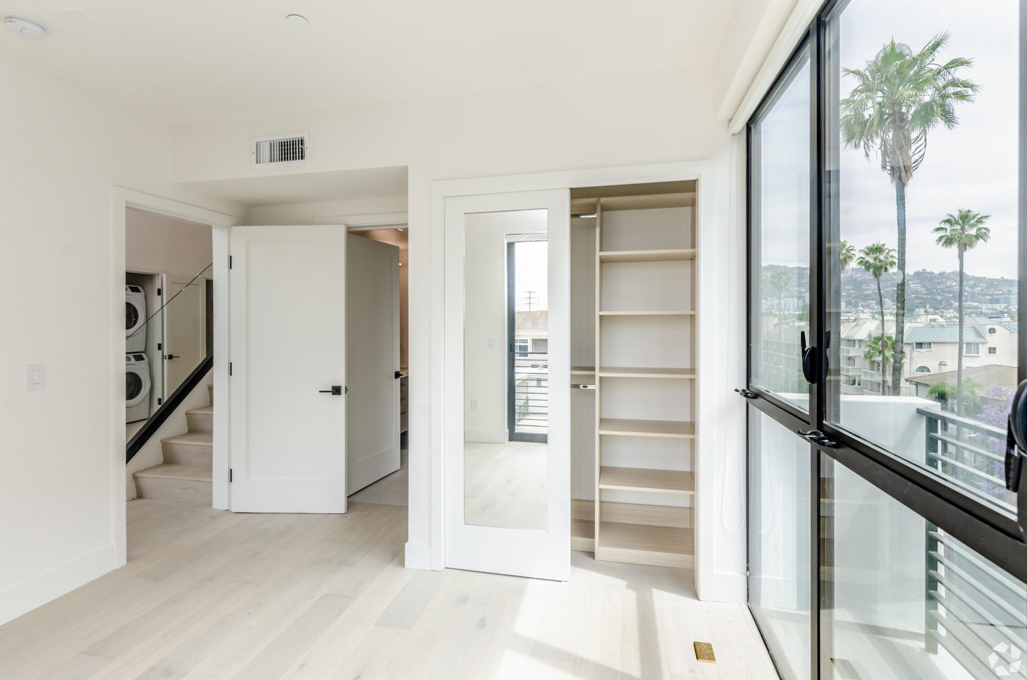 105 S. Doheny Drive, view 9