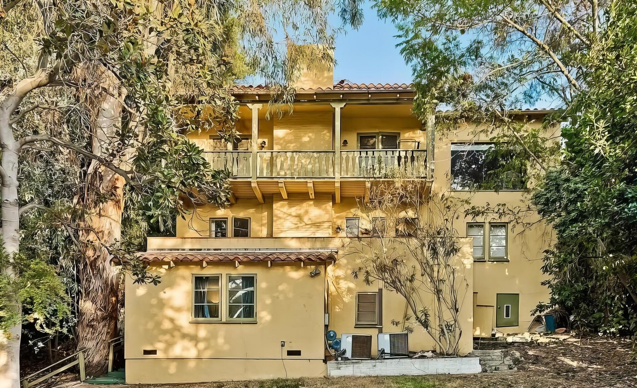 3475 N Knoll Dr