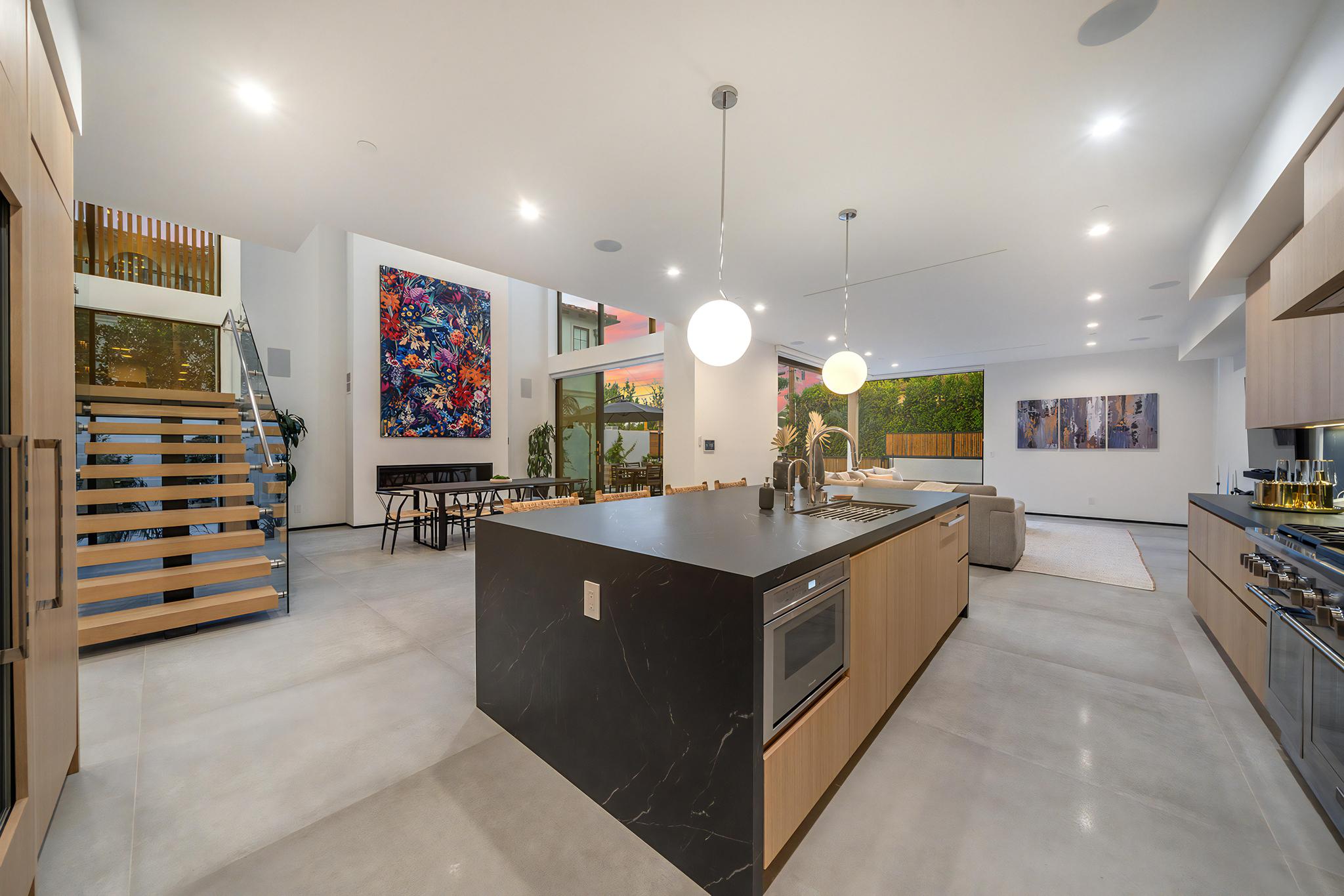 200 N Doheny Dr, view 7