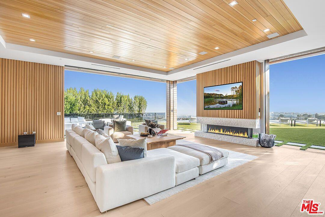 1033 Somera Rd, view 10