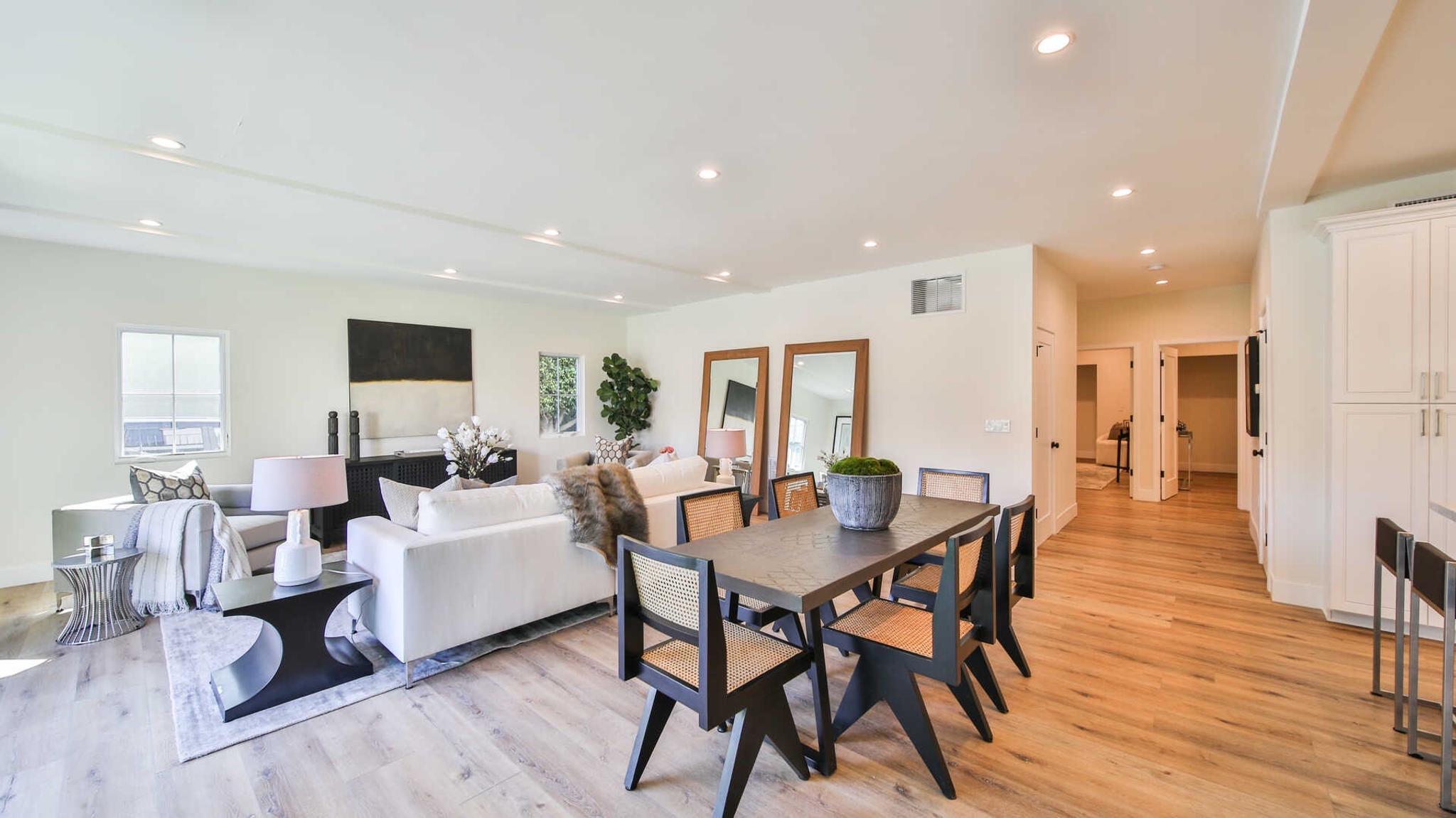 843 N Alfred St., interior