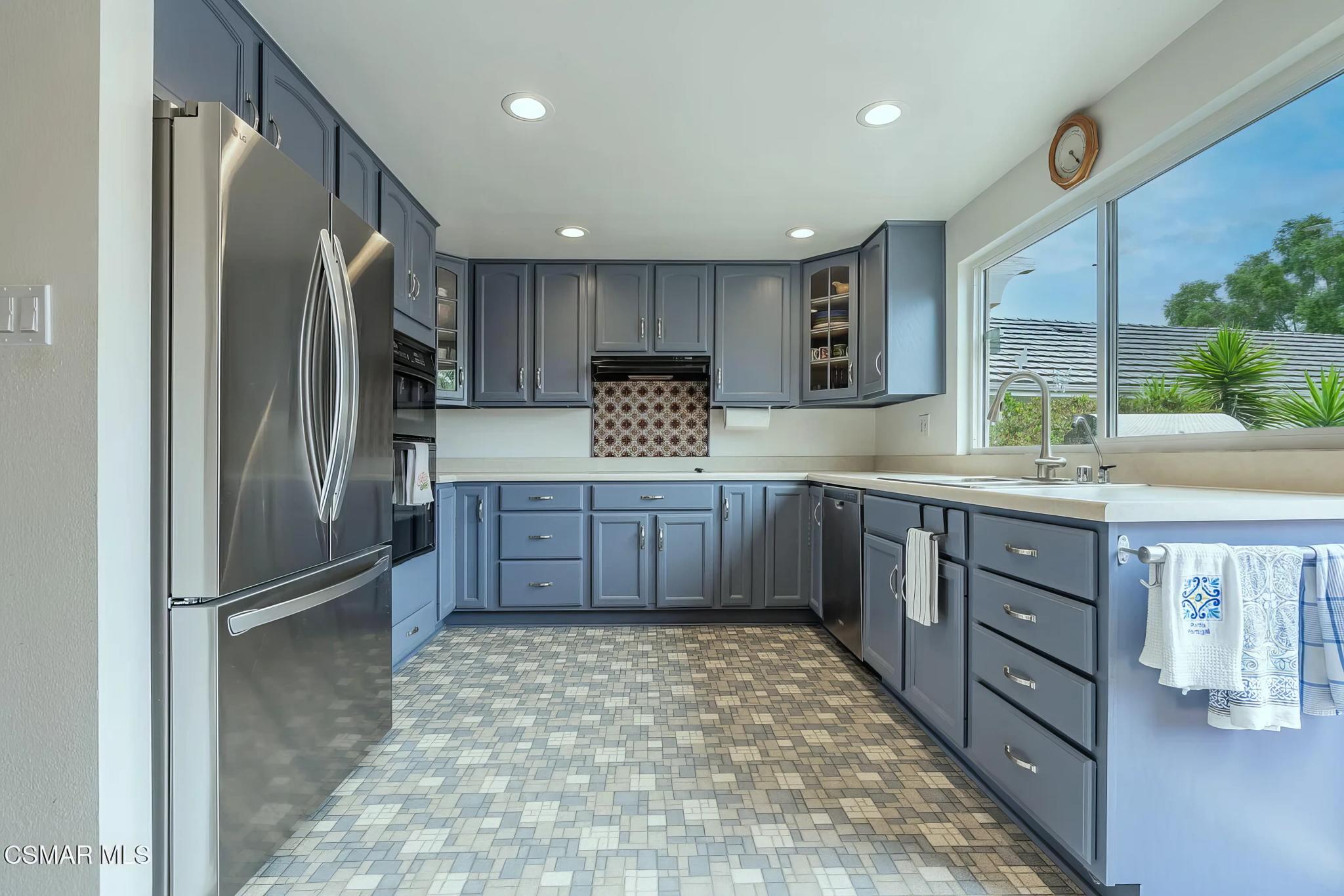 265 W Sidlee St, interior