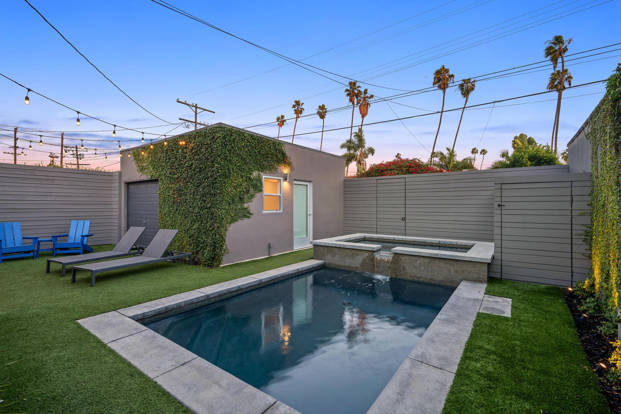 940 Venezia Ave, view 16