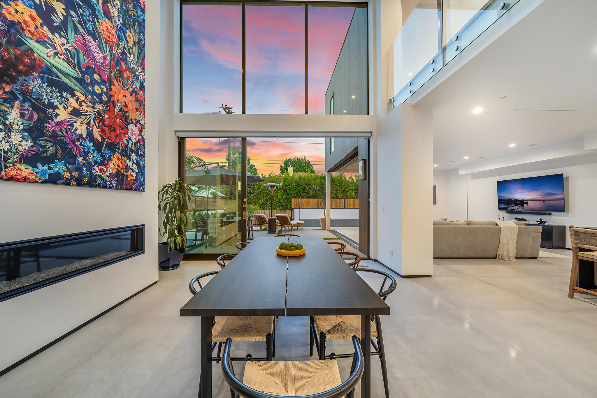 200 N Doheny Dr, view 9