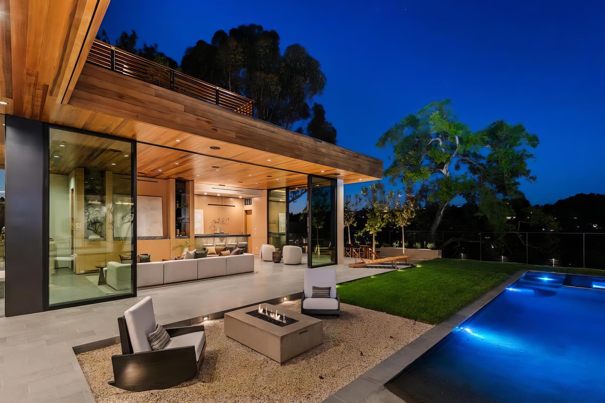 Oak Pass Manor, view 3