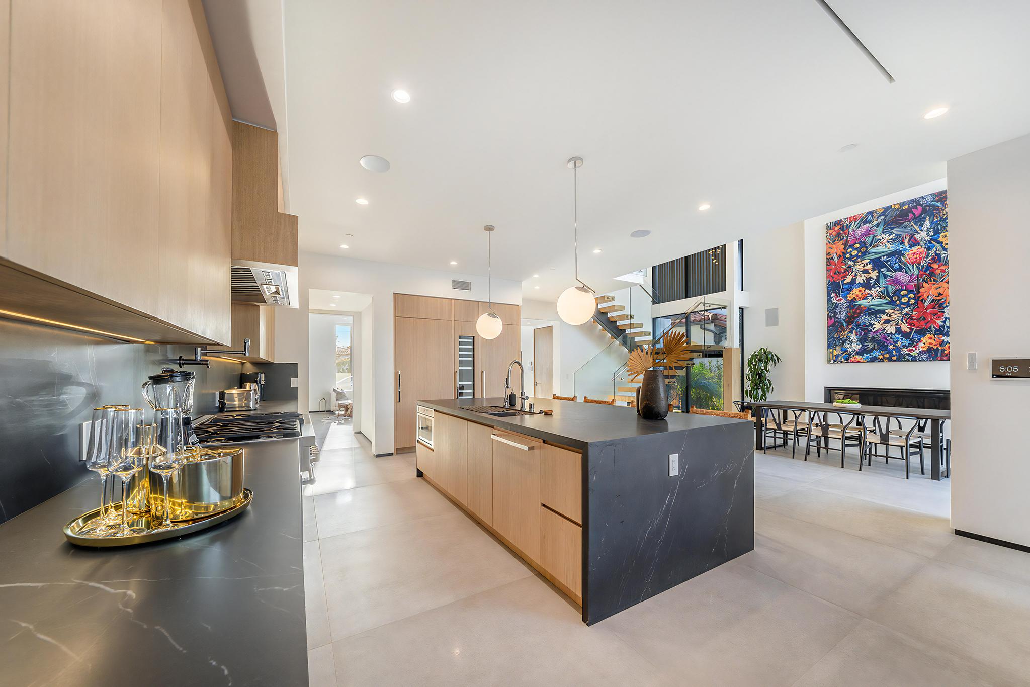 200 N Doheny Dr, view 1