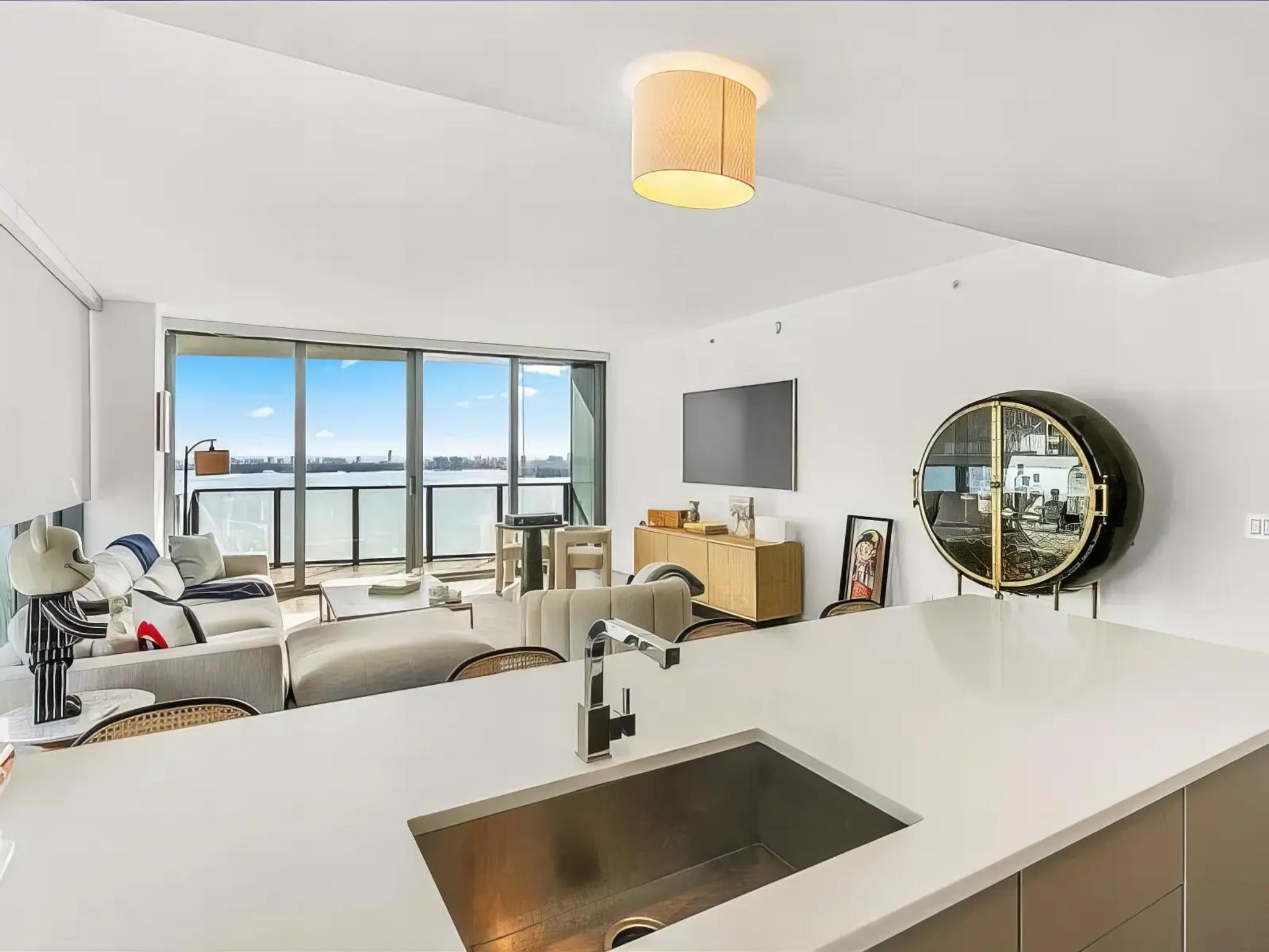 460 NE 28th St, view 3