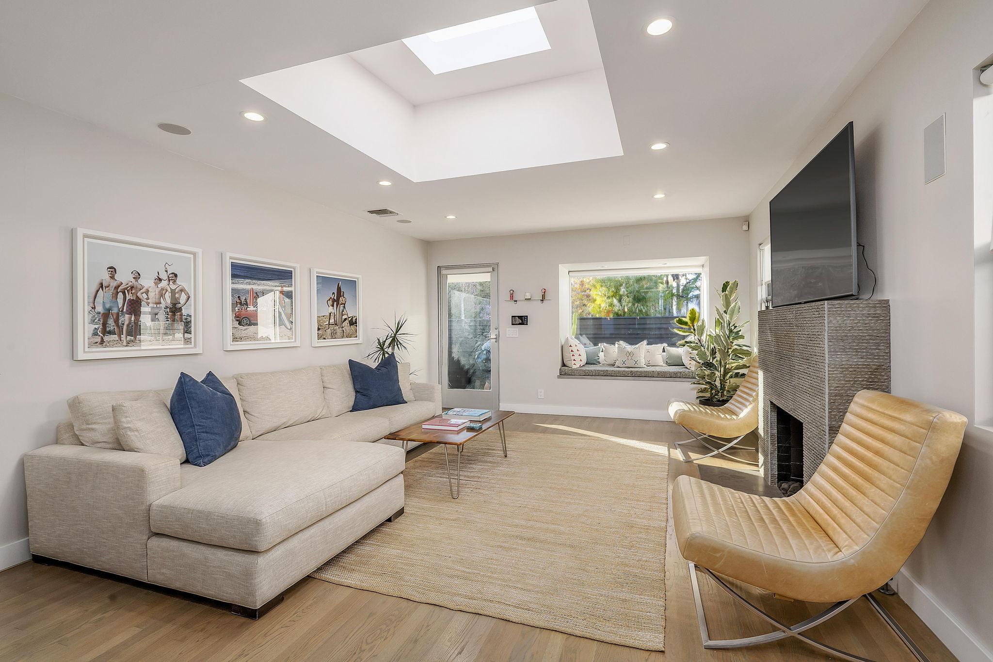 940 Venezia Ave, view 4
