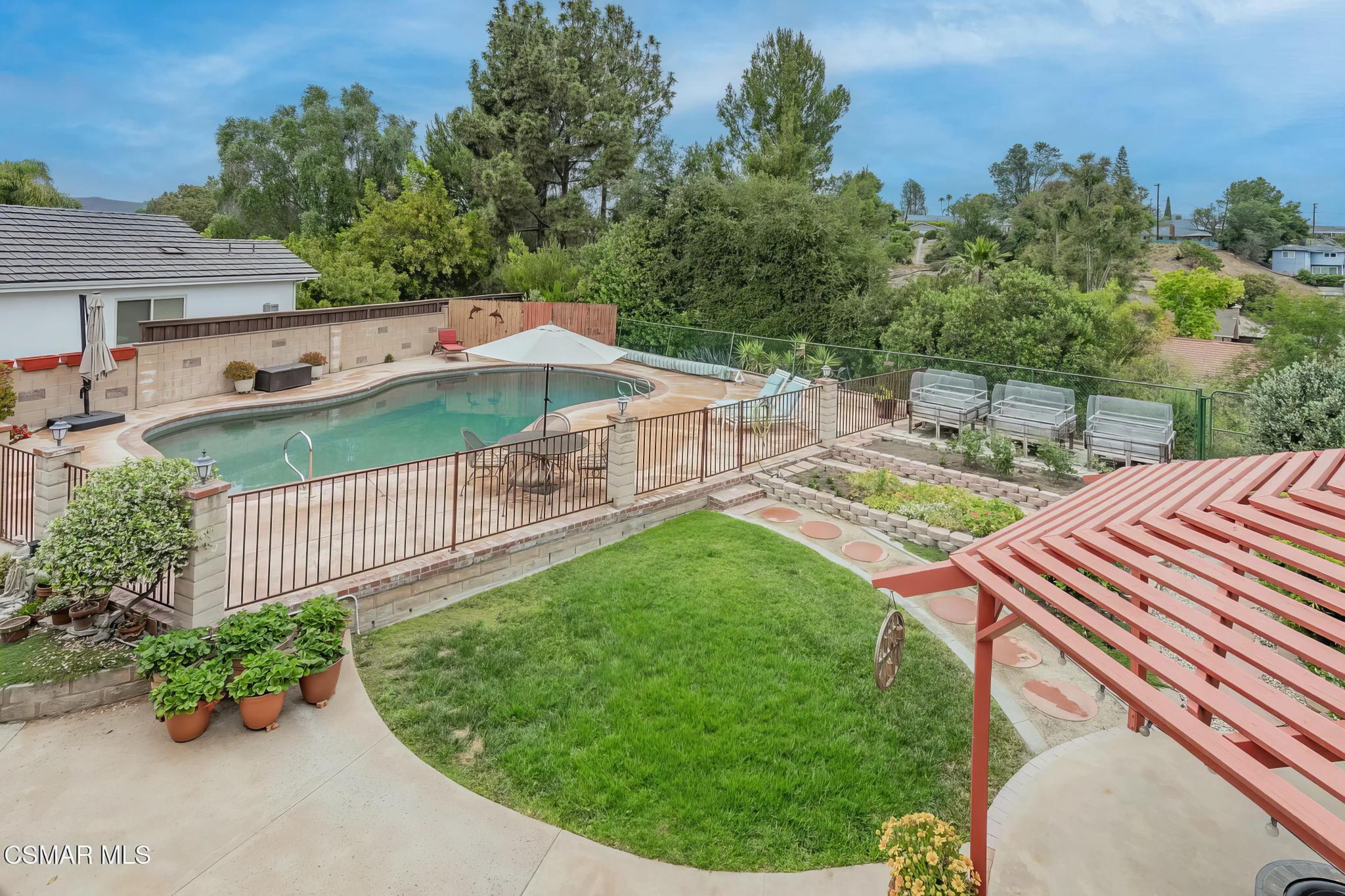 265 W Sidlee St, view 12