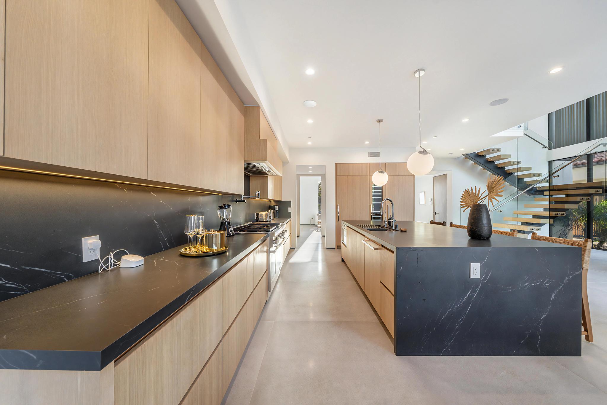 200 N Doheny Dr, view 4