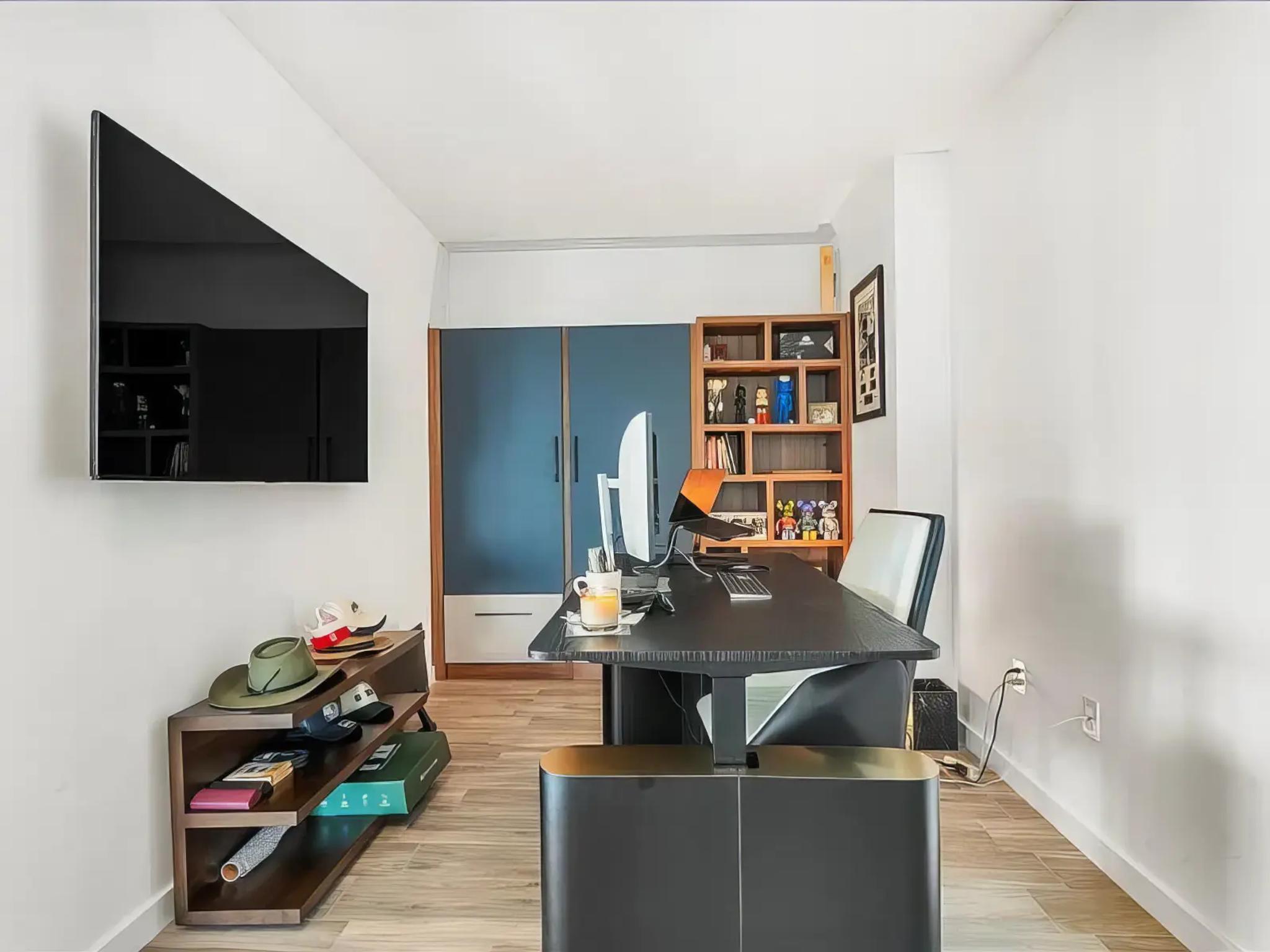 460 NE 28th St, view 11