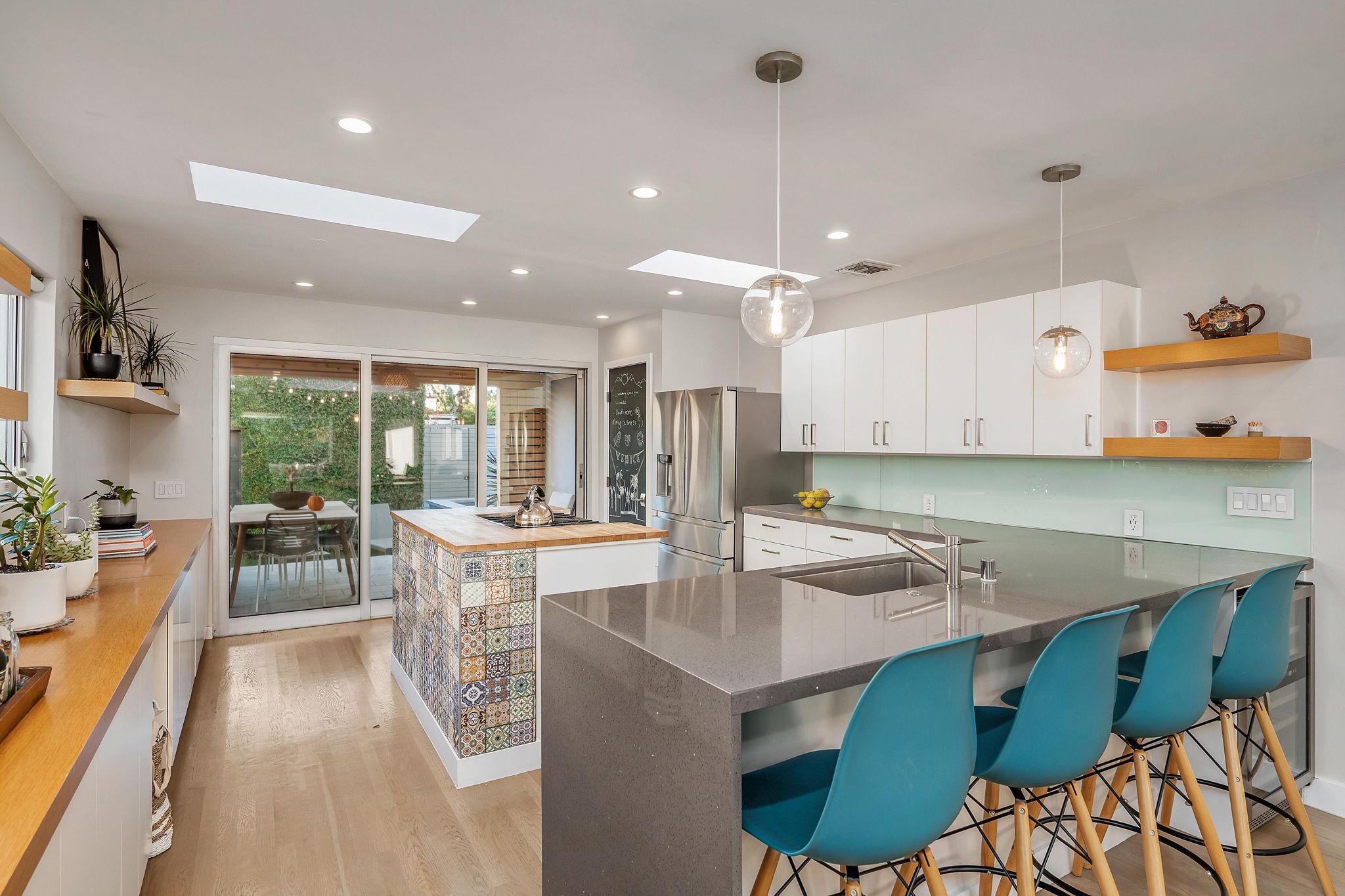 940 Venezia Ave, view 7