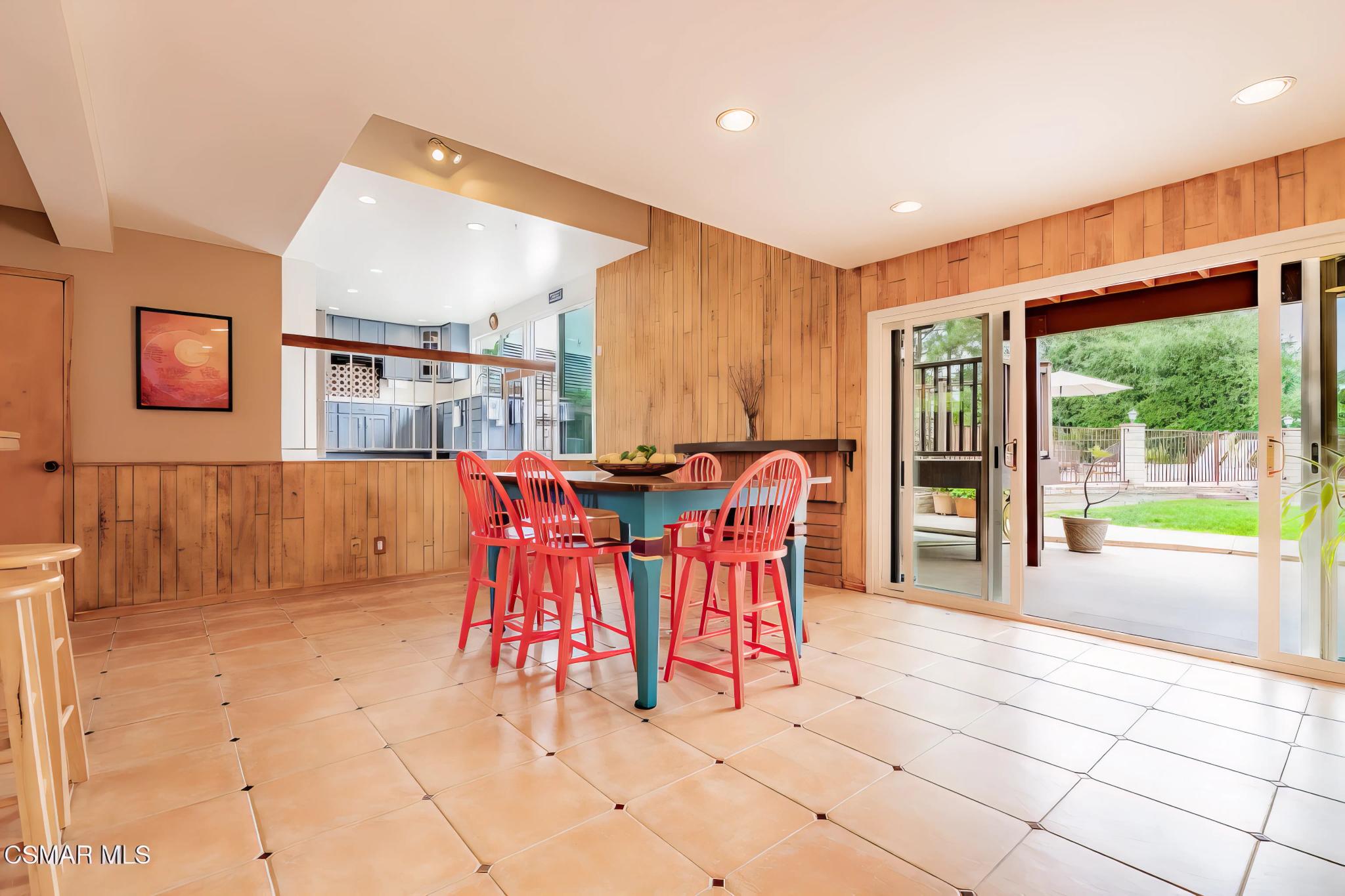 265 W Sidlee St, view 1