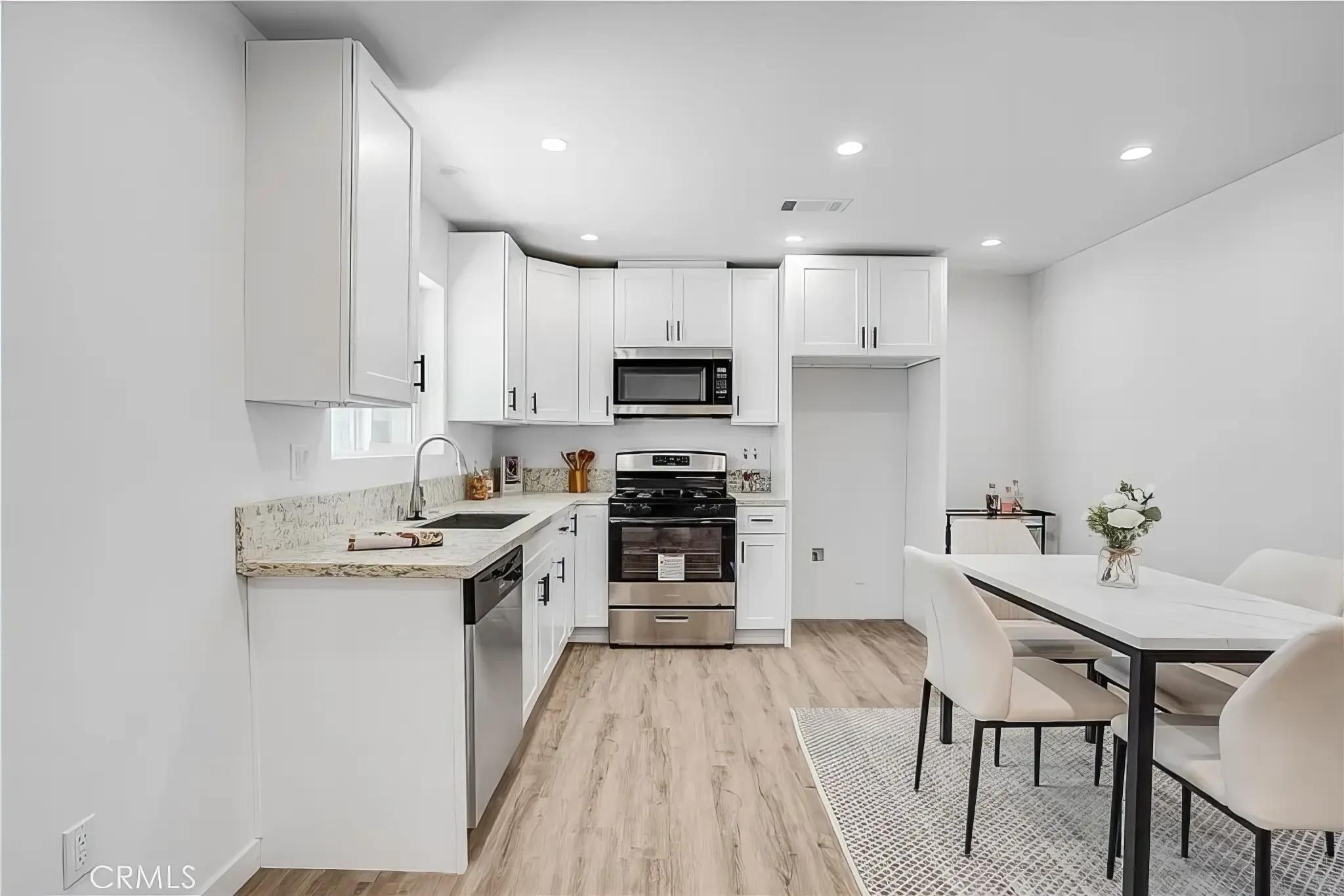 7010 Encino Ave, view 3
