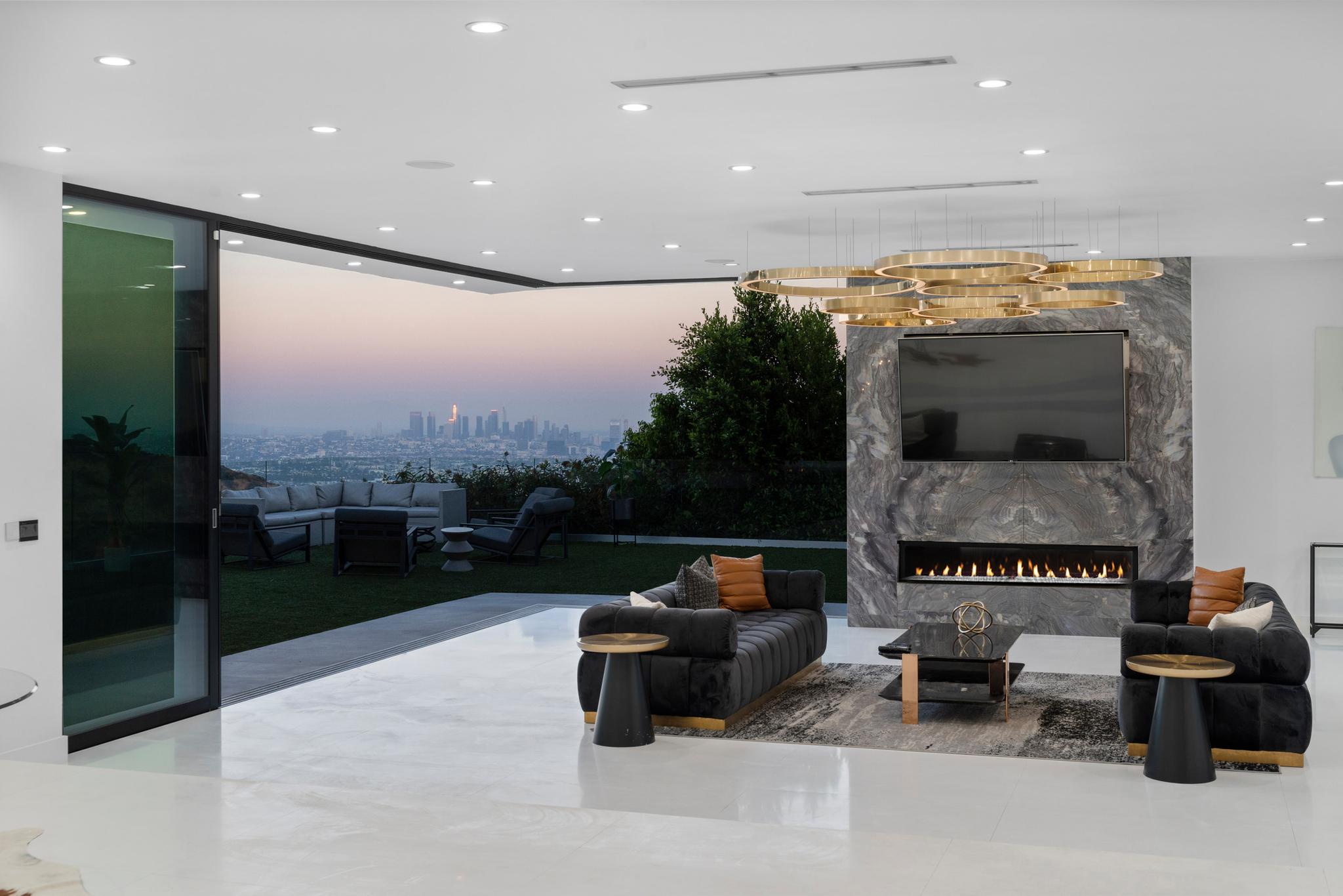 Hercules Sky, interior