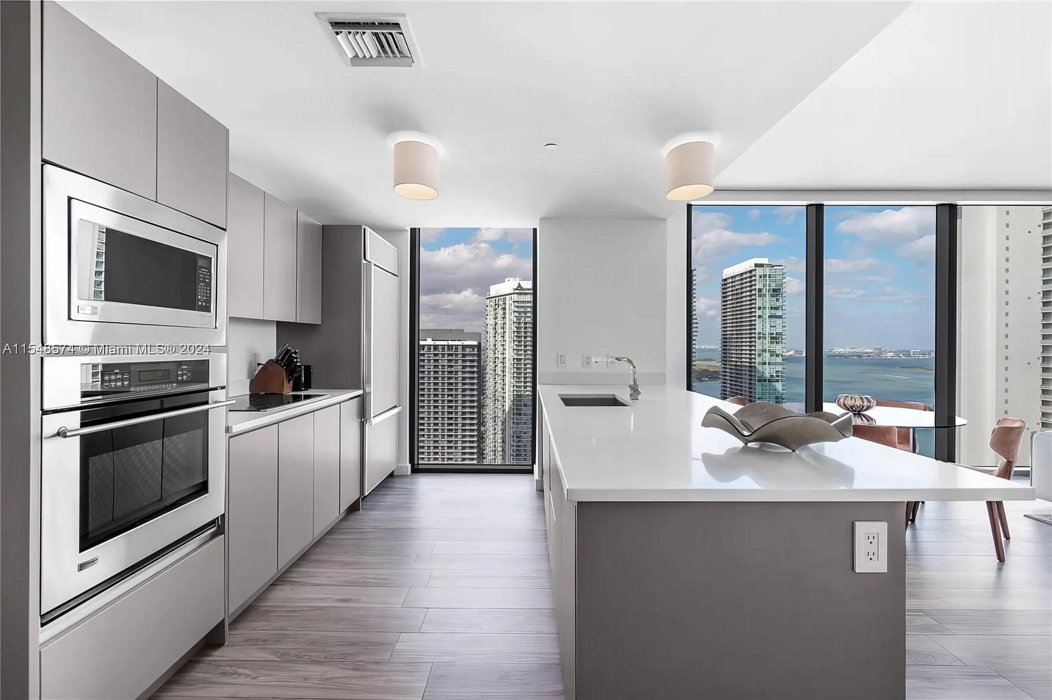 460 NE 28th St APT 3601, interior