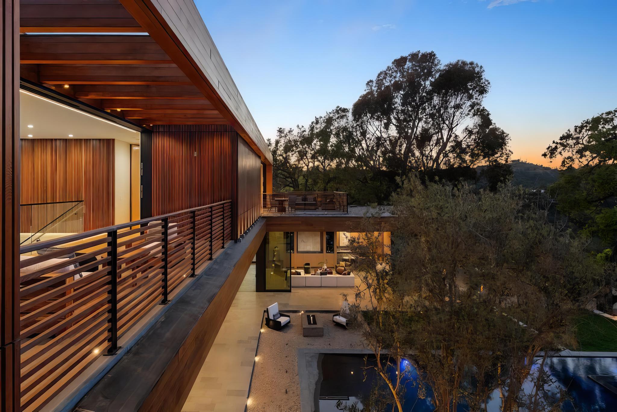 Oak Pass Manor, view 15