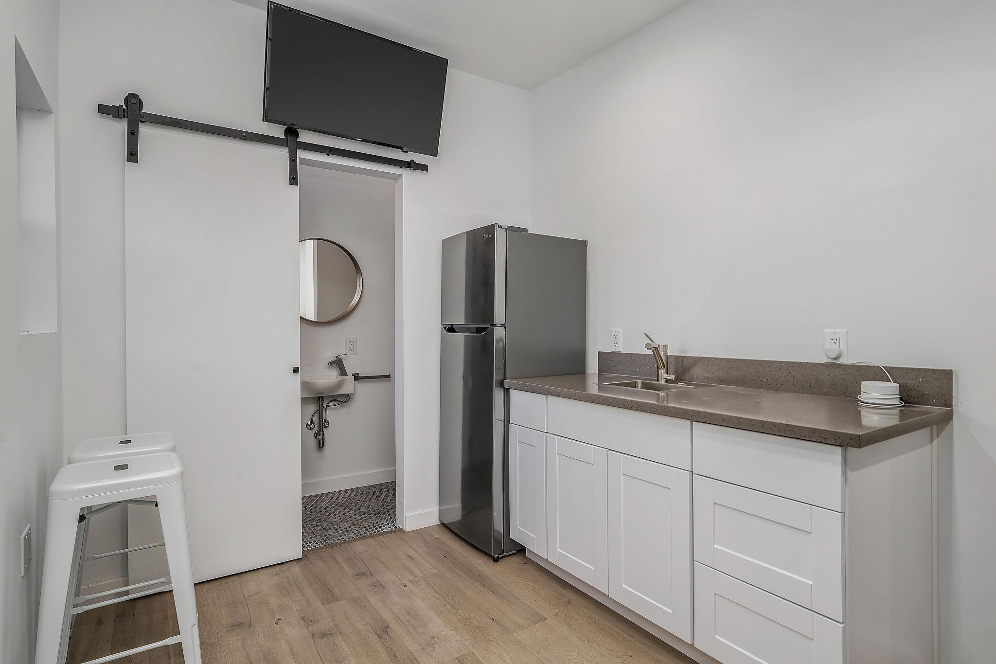 940 Venezia Ave, view 9