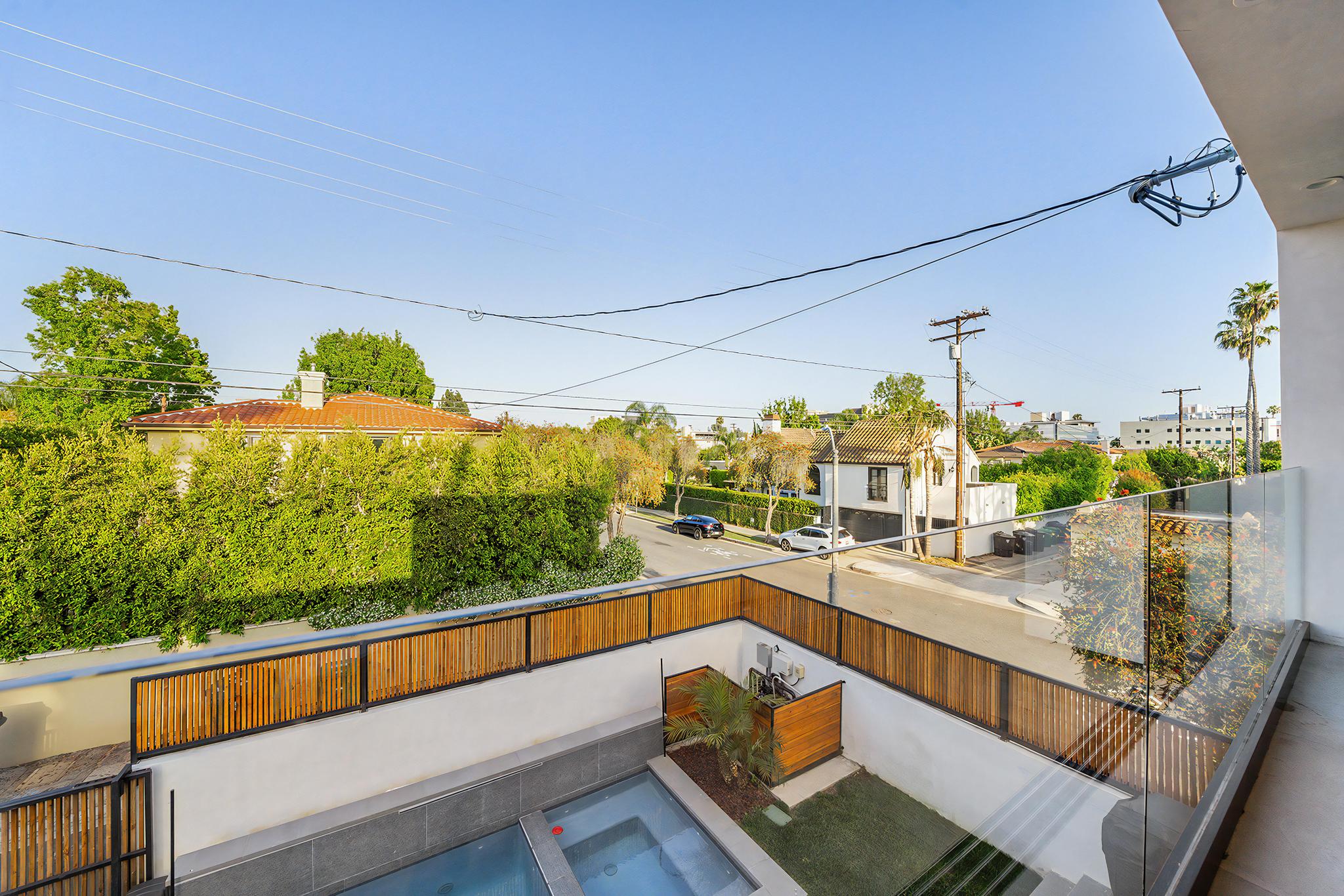 200 N Doheny Dr, view 2
