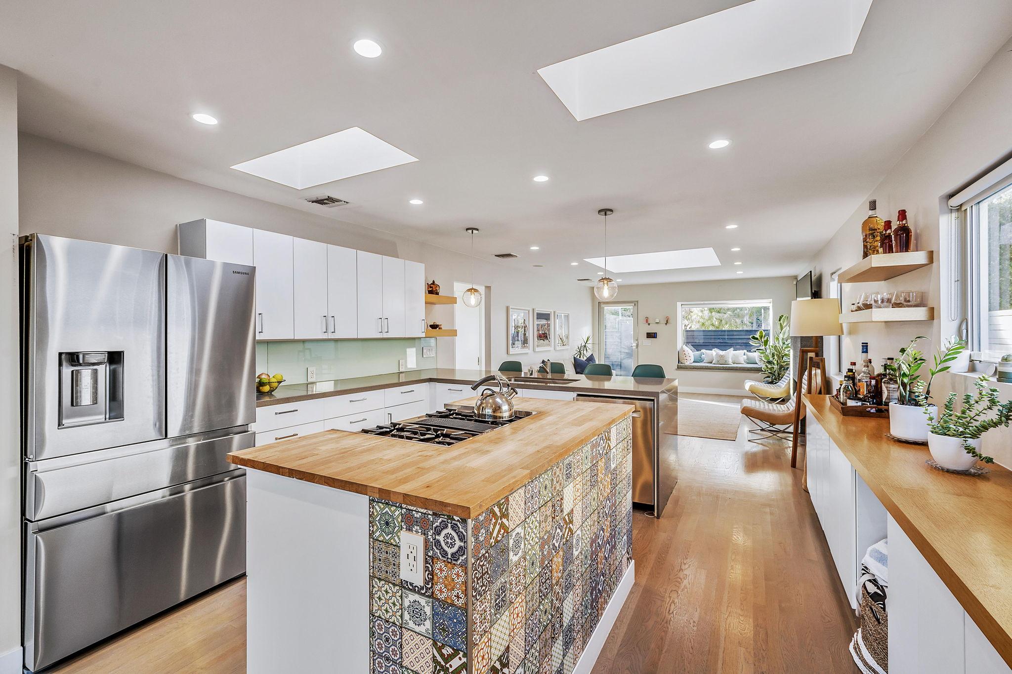 940 Venezia Ave, view 6