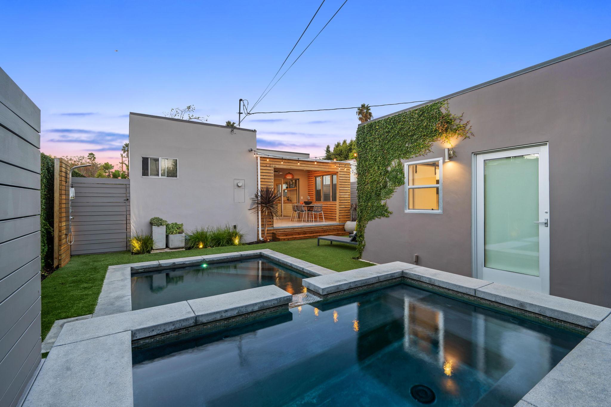 940 Venezia Ave, view 15