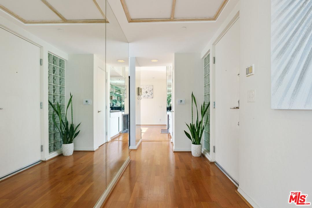 1927 Glendon Ave, view 9